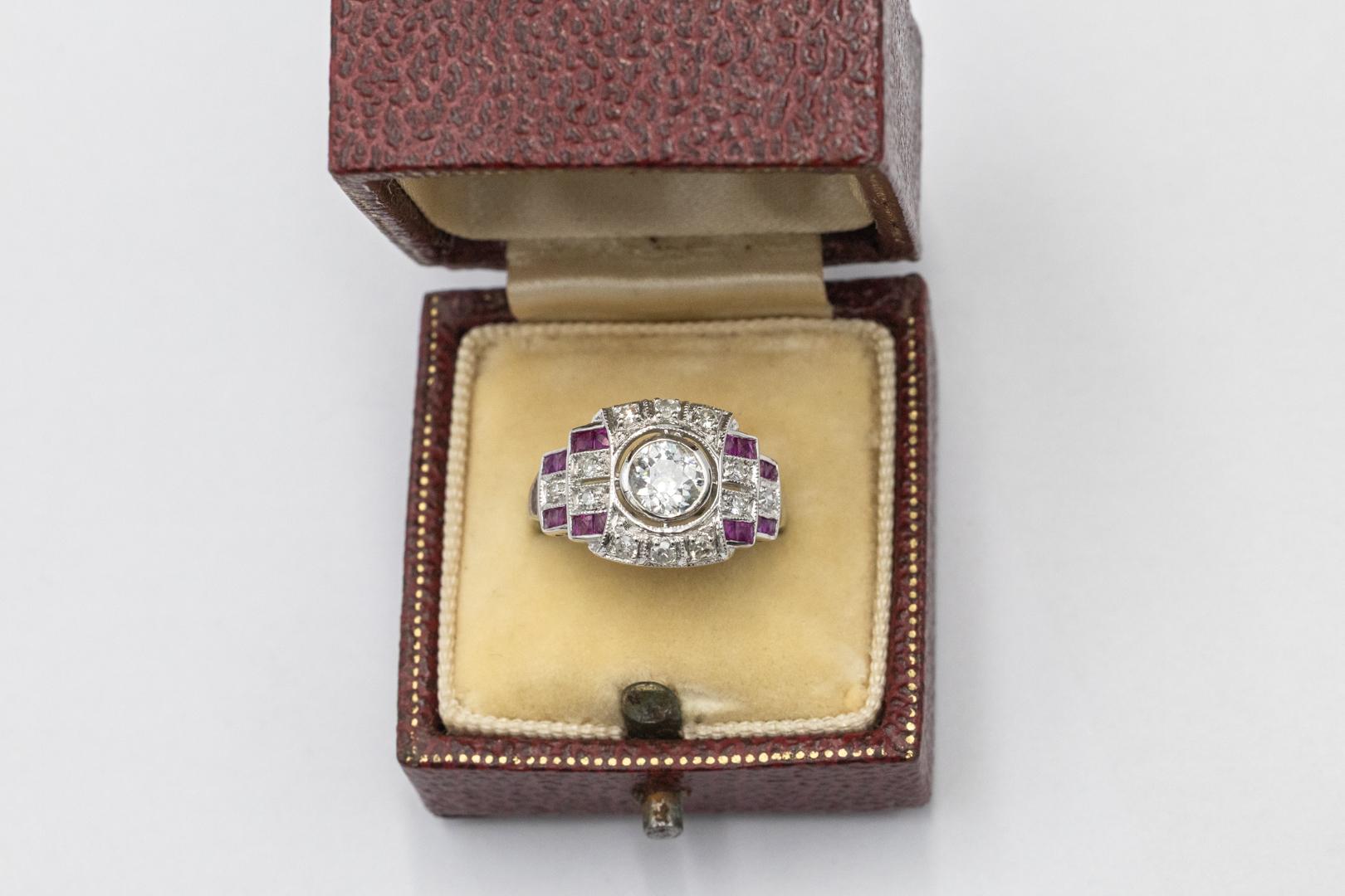 Art Deco Geometric Diamond and Ruby Ring In Good Condition For Sale In Chorzów, PL