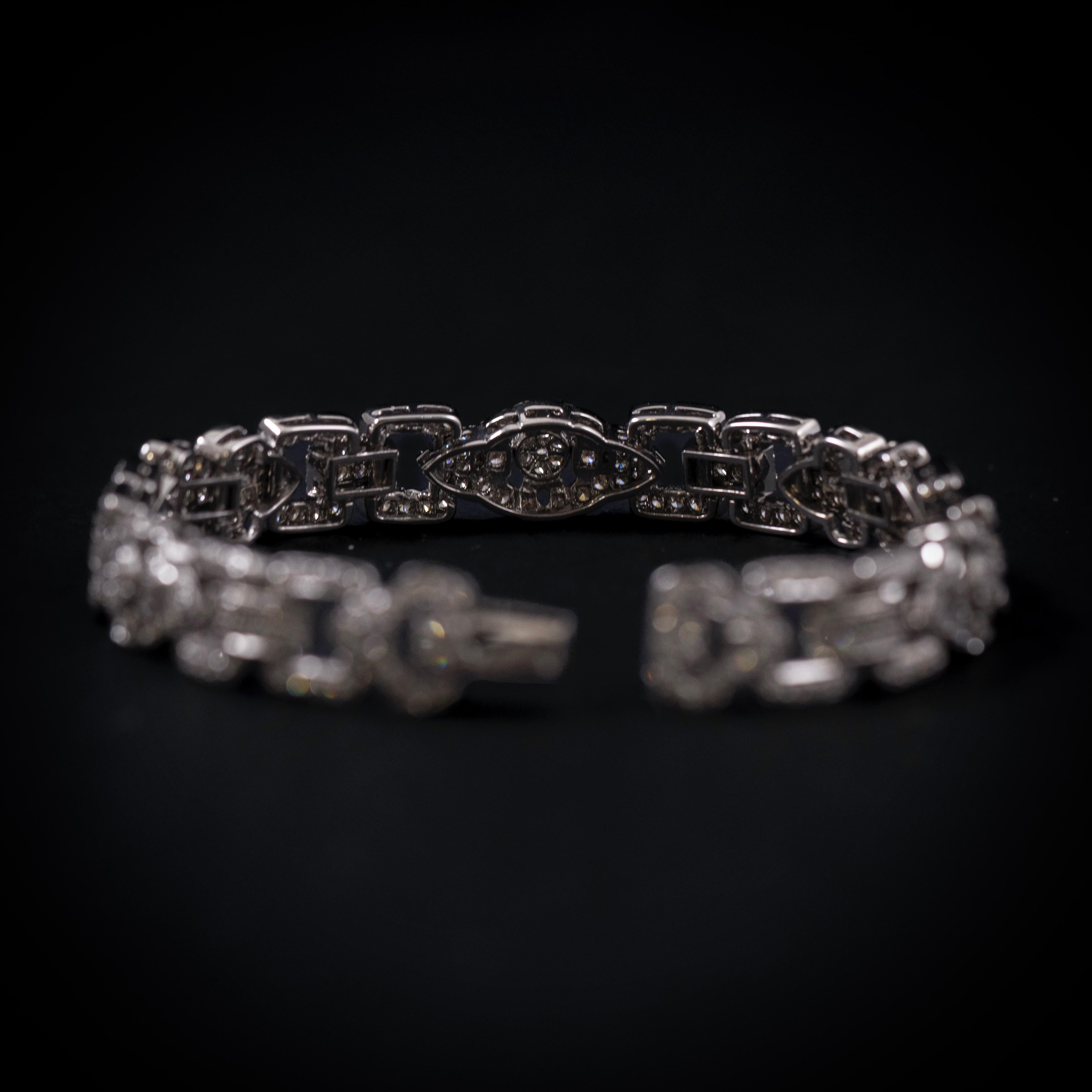 Pulsera Art Déco de eslabones con panel geométrico de diamantes Oro blanco de 18 quilates Década de 1940 Corte redondo en venta