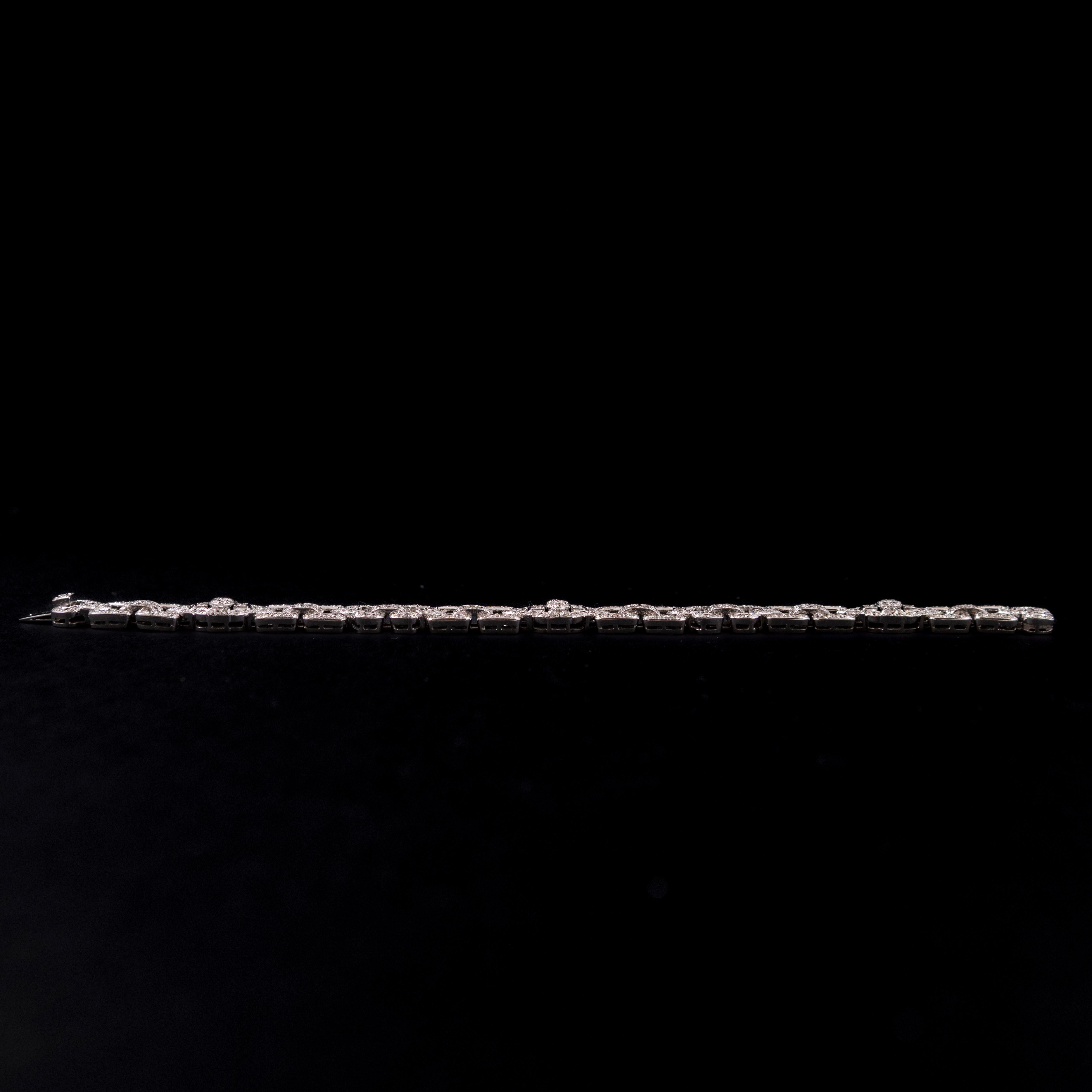 Pulsera Art Déco de eslabones con panel geométrico de diamantes Oro blanco de 18 quilates Década de 1940 en venta 2