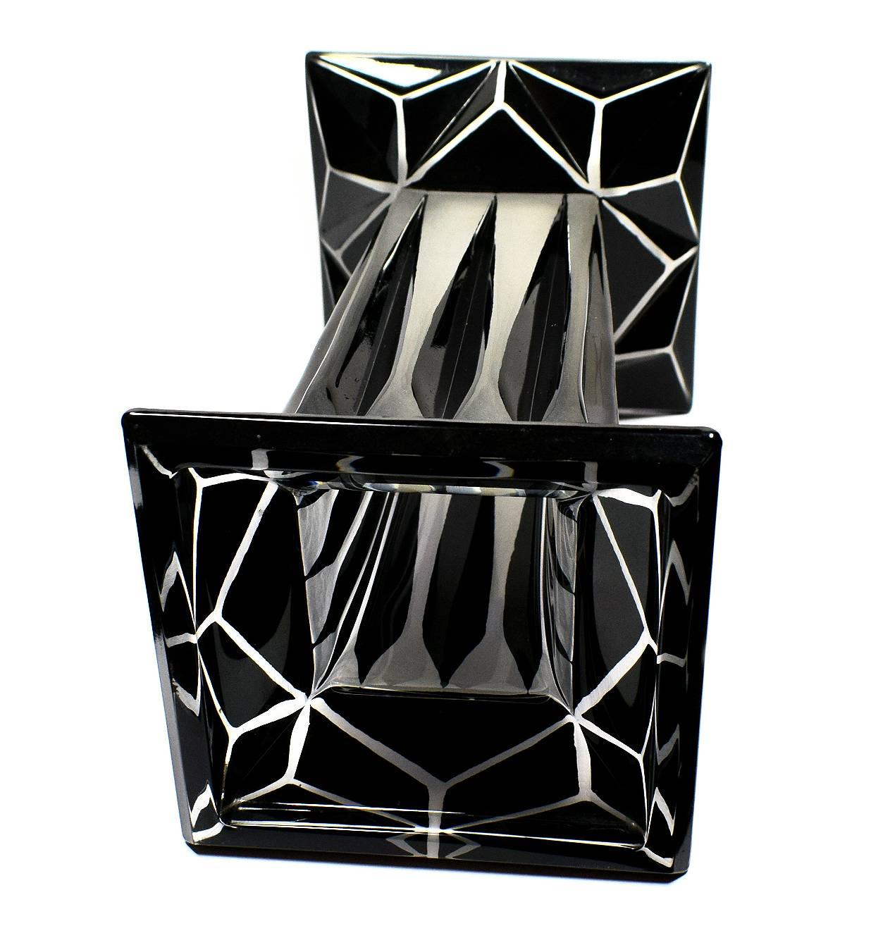 Art déco Vase Art Déco en verre émaillé géométrique de Karl Palda en vente