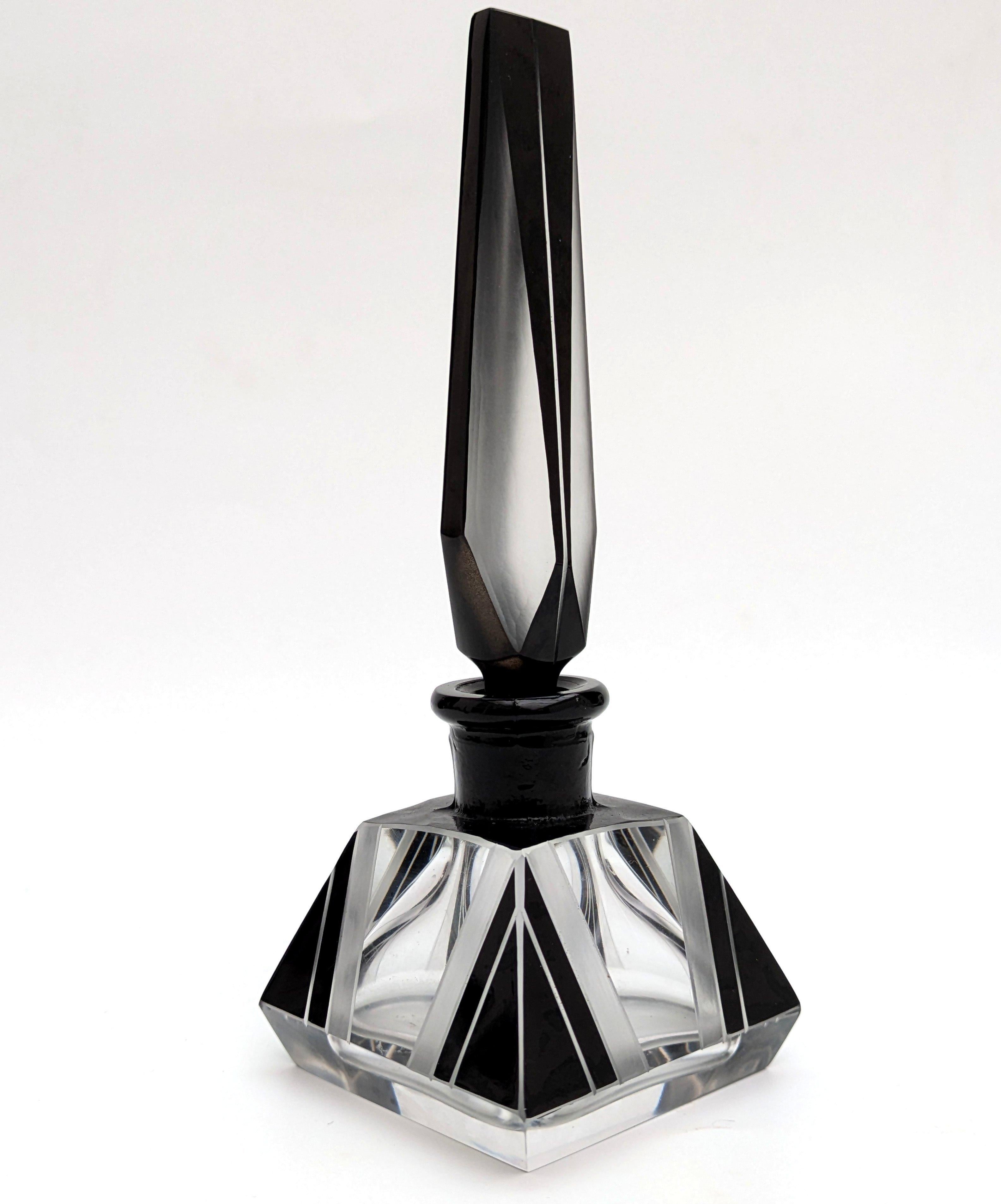 Ceco Bottiglia di profumo in vetro geometrico Art Deco, anni '30 in vendita