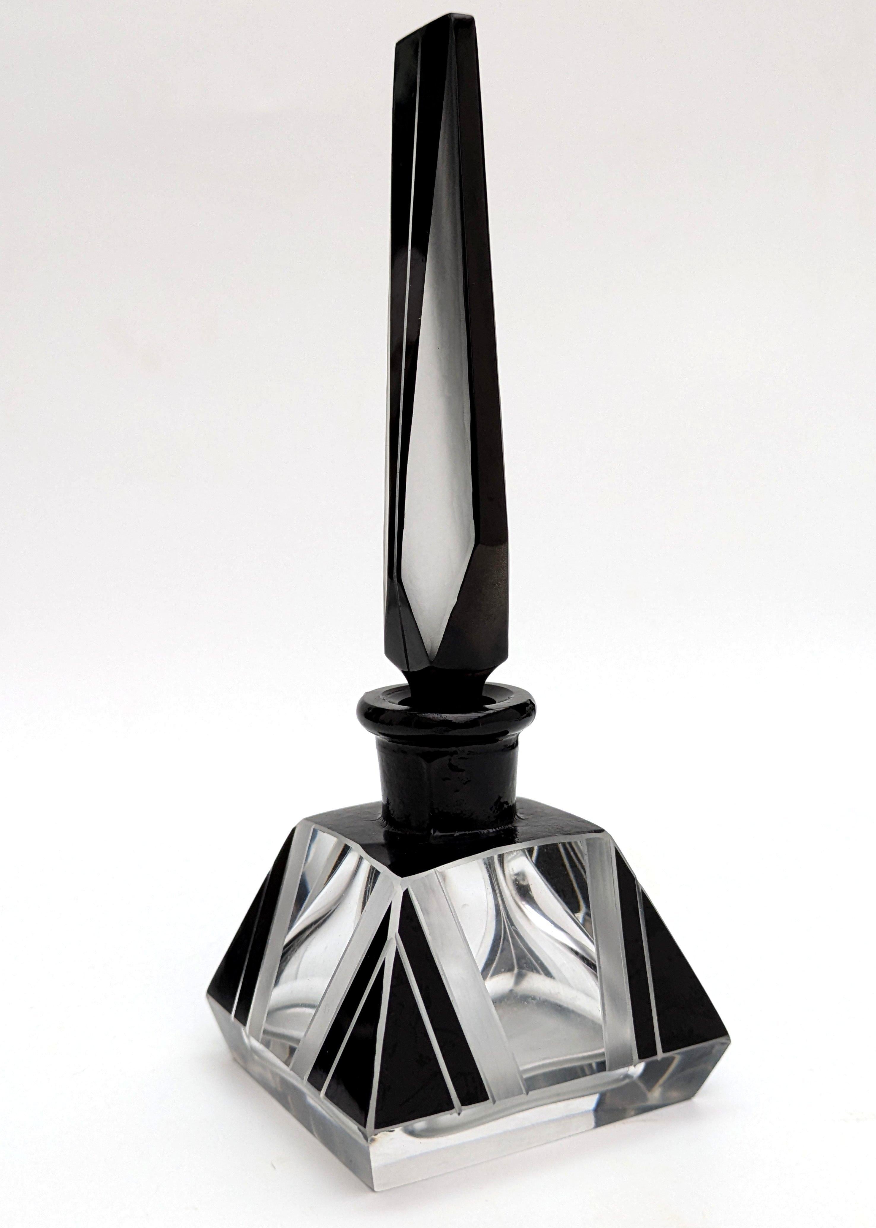 Smaltato Bottiglia di profumo in vetro geometrico Art Deco, anni '30 in vendita