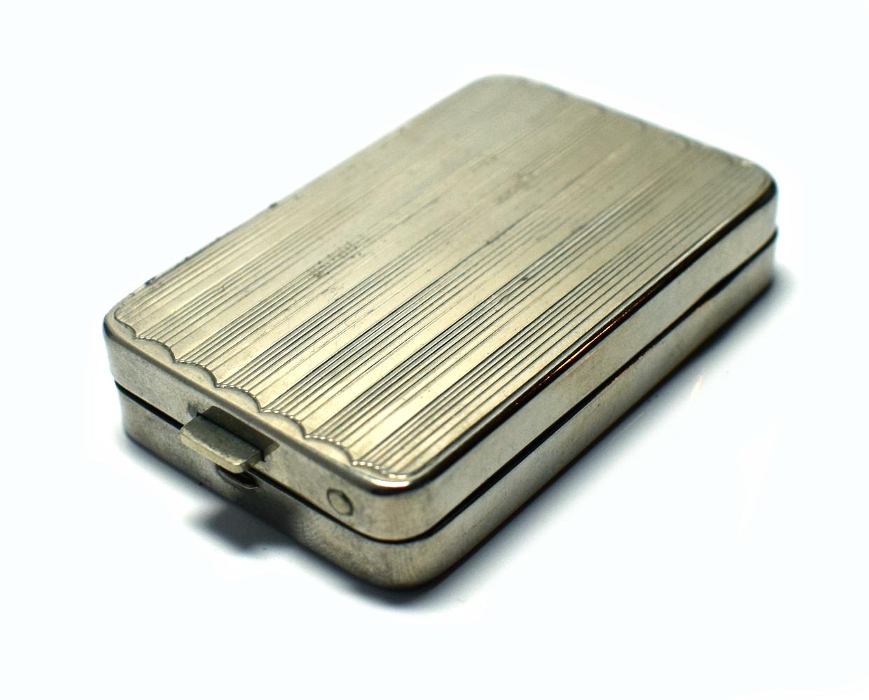 Art Deco Geometric Ladies Powder Compact Du Barry 1