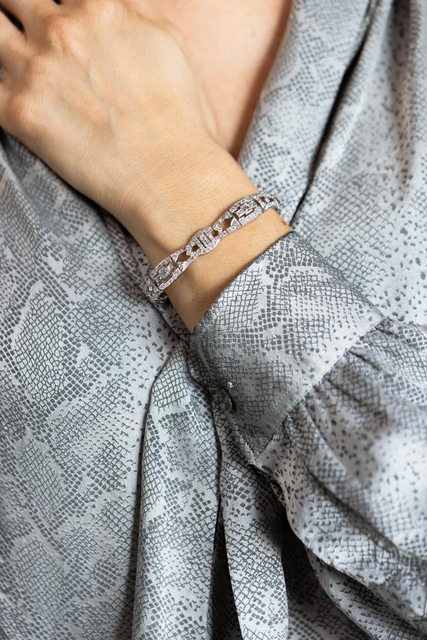 Bracelet art déco géométrique en platine avec diamants taille française et taille ancienne Excellent état - En vente à Los Angeles, CA