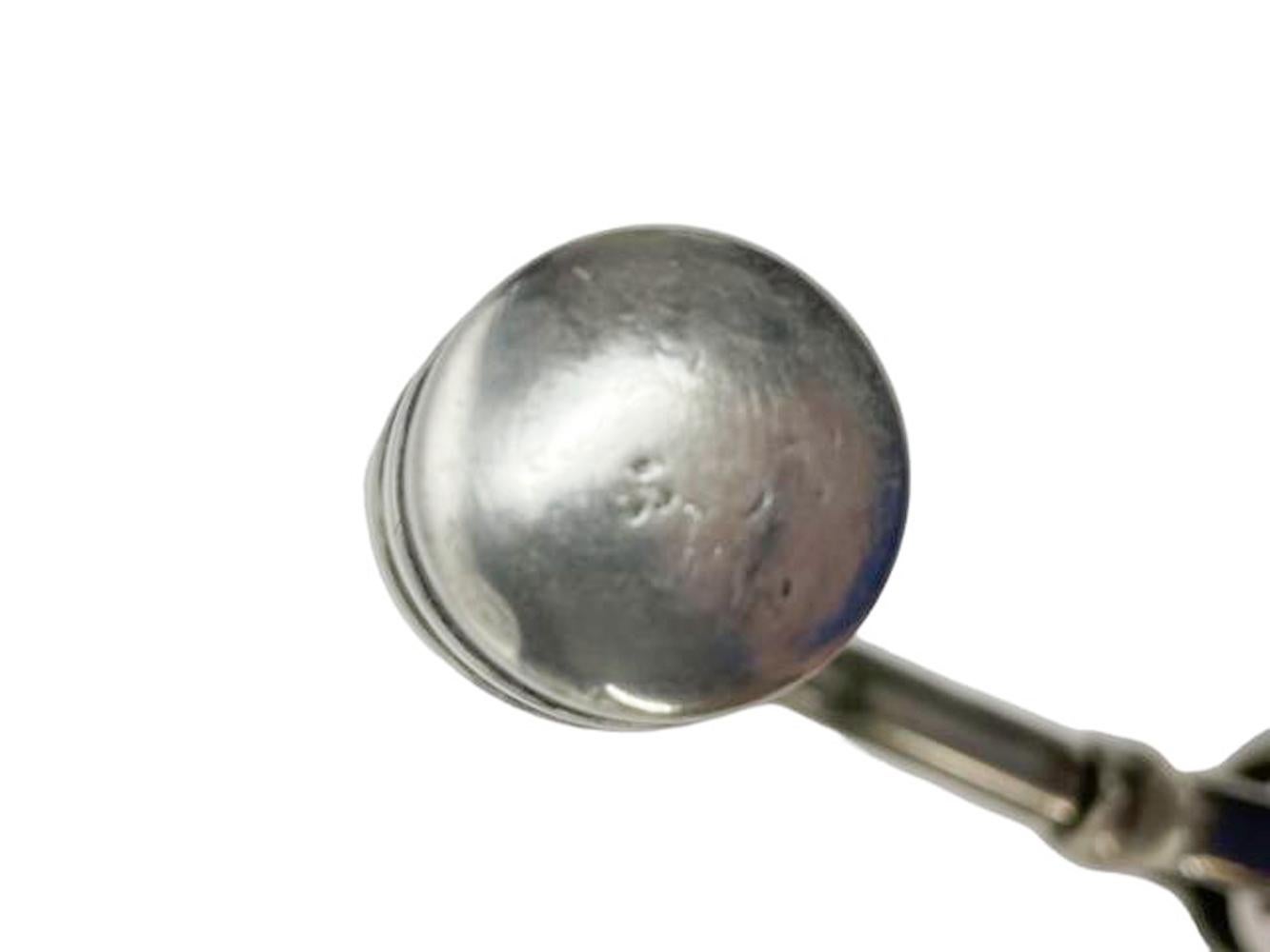 Sacacorchos Art Decó de marfil tallado geométricamente con tapones escalonados de plata de ley en venta 4