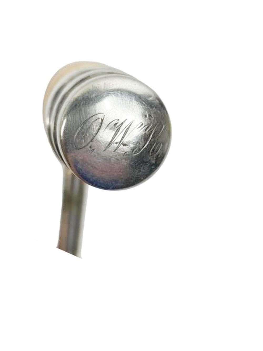 Sacacorchos Art Decó de marfil tallado geométricamente con tapones escalonados de plata de ley en venta 3