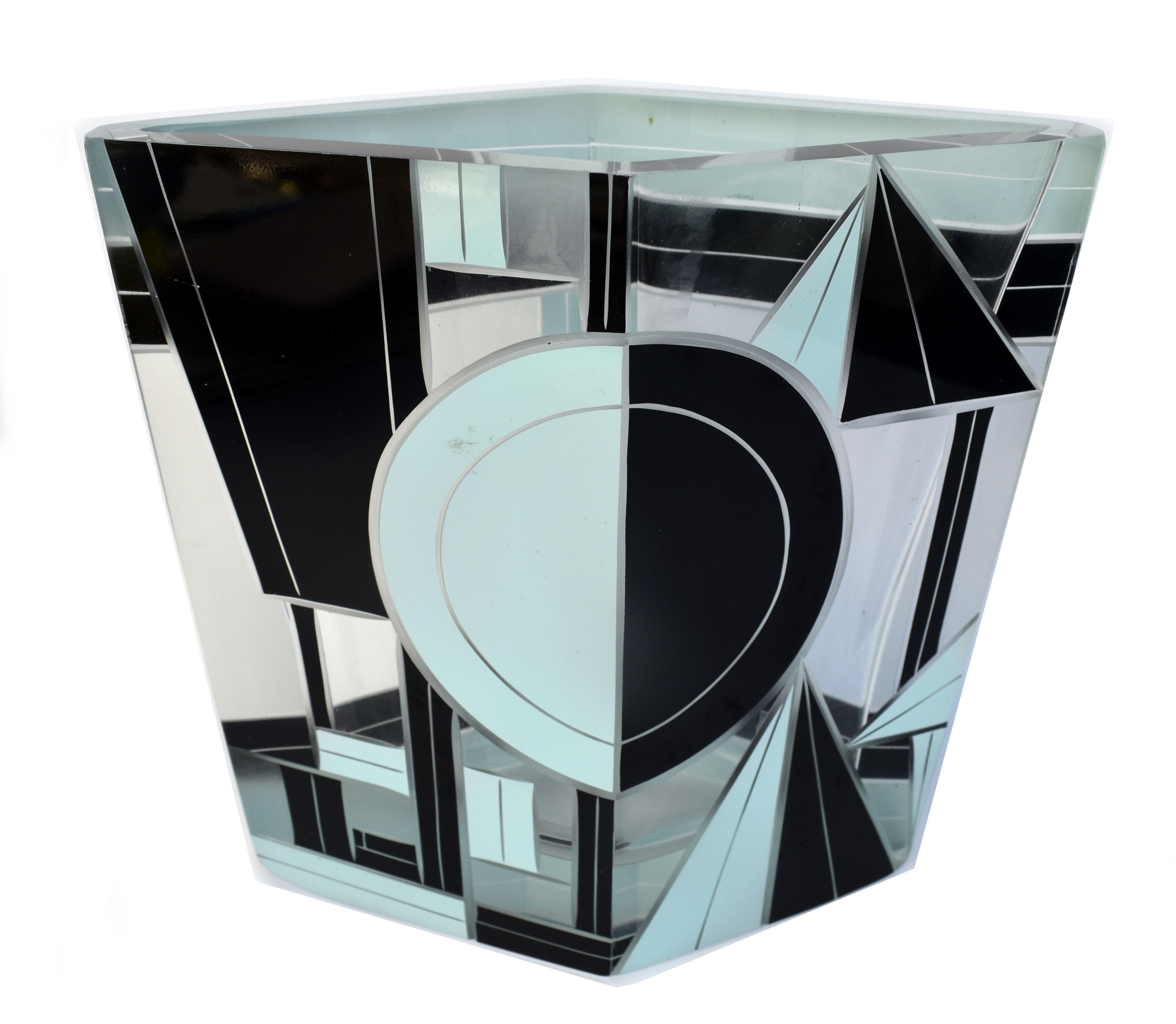 Smaltato Vaso in vetro smaltato e inciso con decorazioni geometriche Art Decor, Repubblica Ceca, 1935 in vendita
