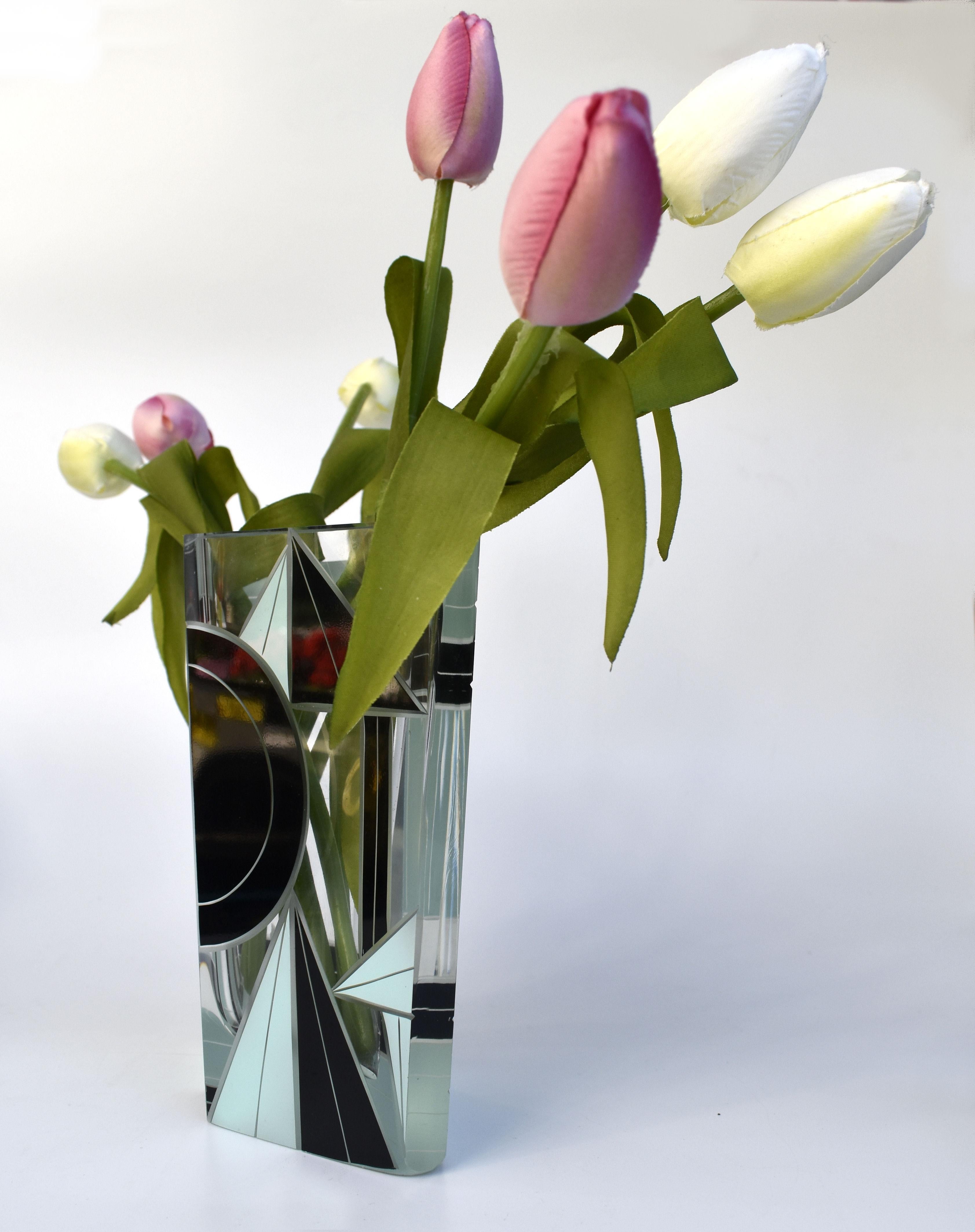 Geometrisch verzierte Art-Déco-Vase aus Emailleglas und geätztem Glas im Art déco-Stil, Tschechisch, um 1935 im Angebot 2