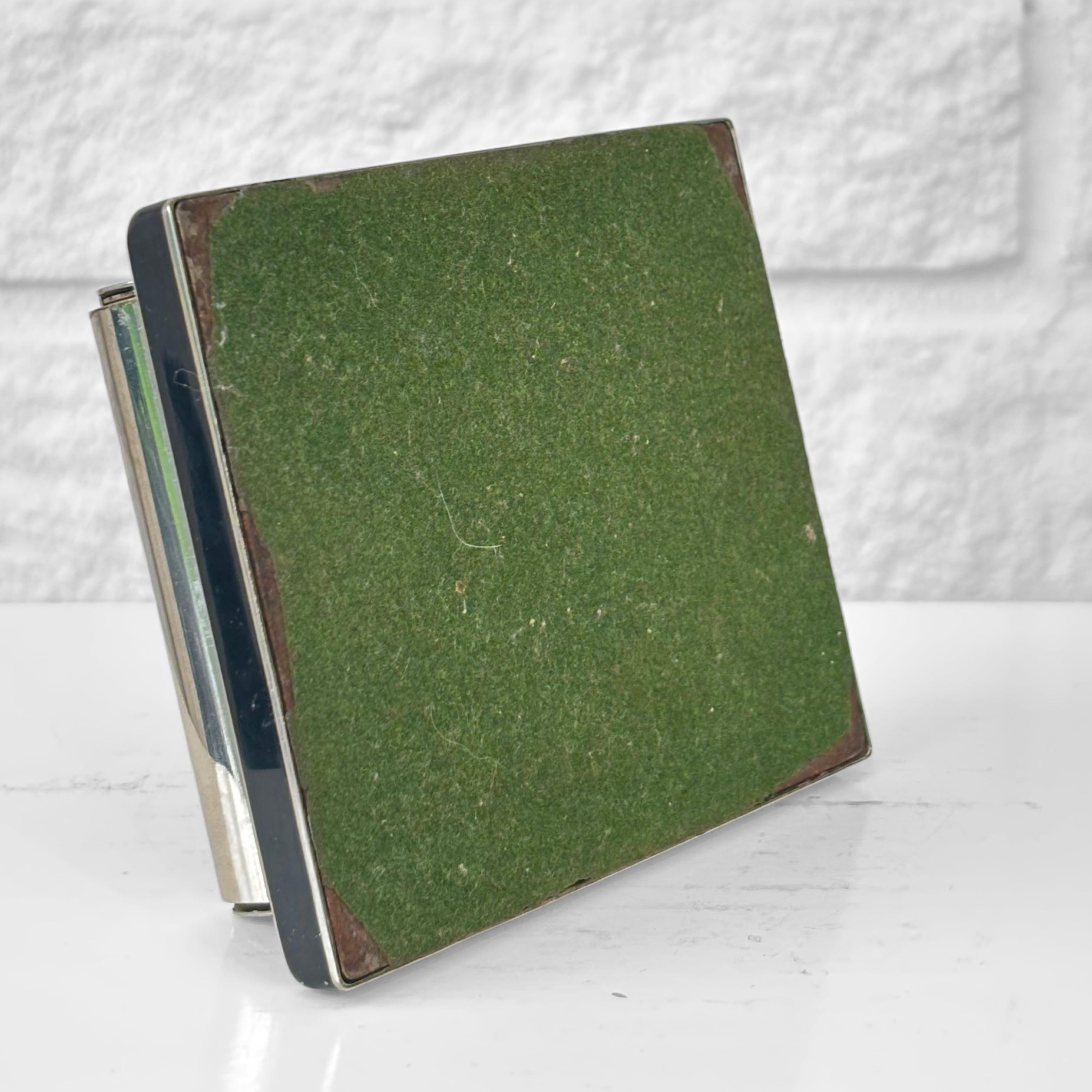Art deco German cigarette dispenser 1930s Bauhaus modernist enamel and steel en venta 4