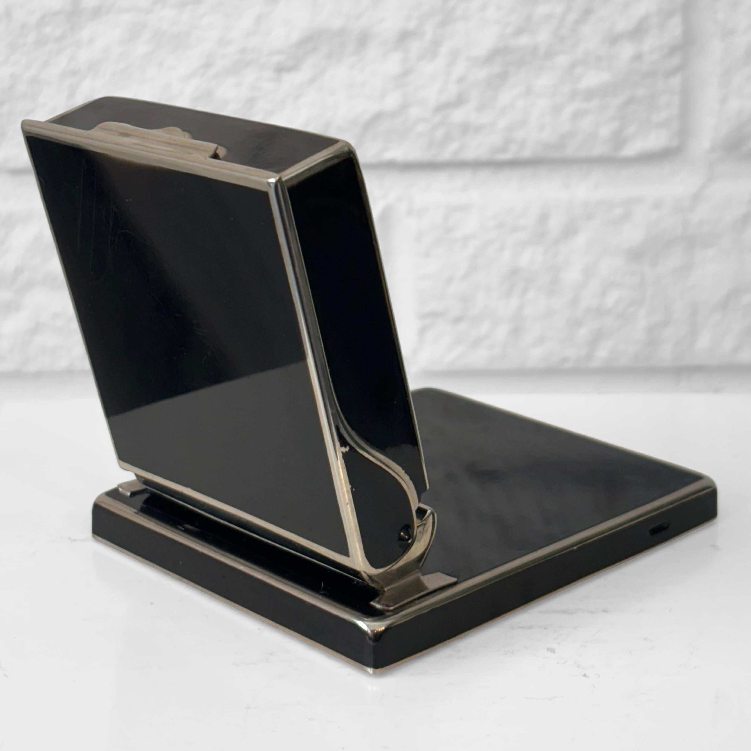Art deco German cigarette dispenser 1930s Bauhaus modernist enamel and steel Esmalte en venta