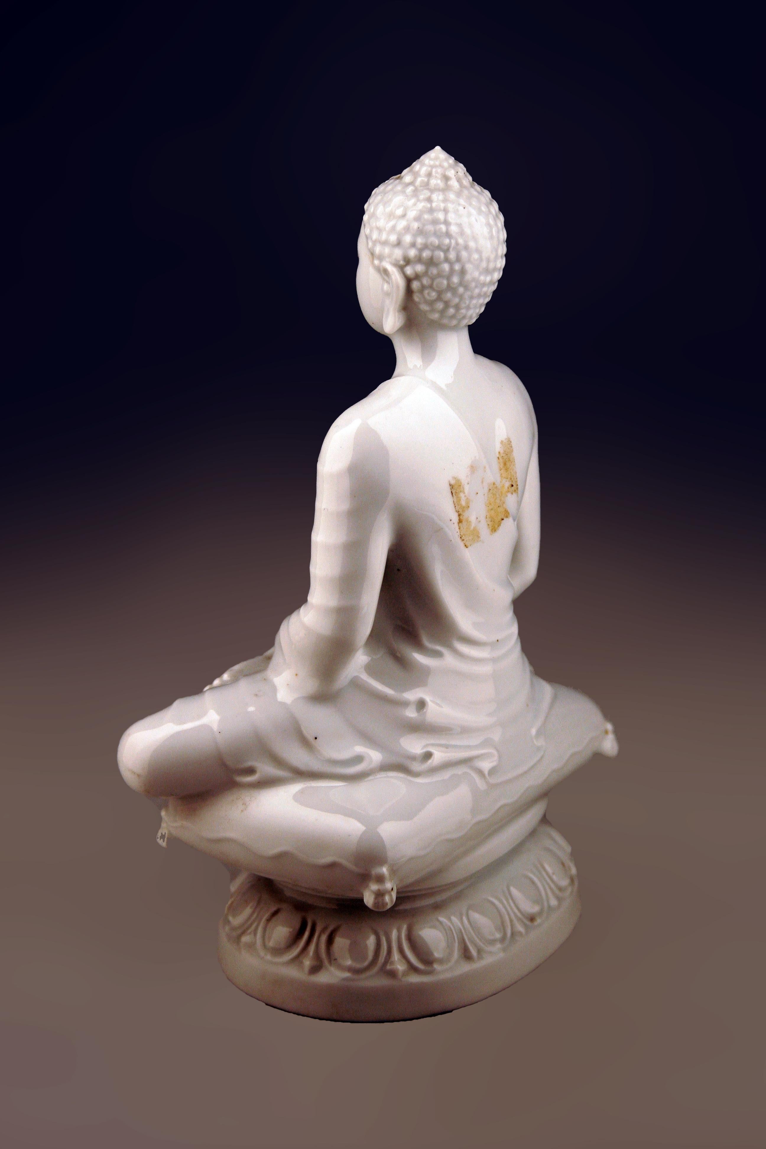Enameled Art Déco German Glazed Porcelain Sculpture of a Sitting Buddha by Rosenthal For Sale