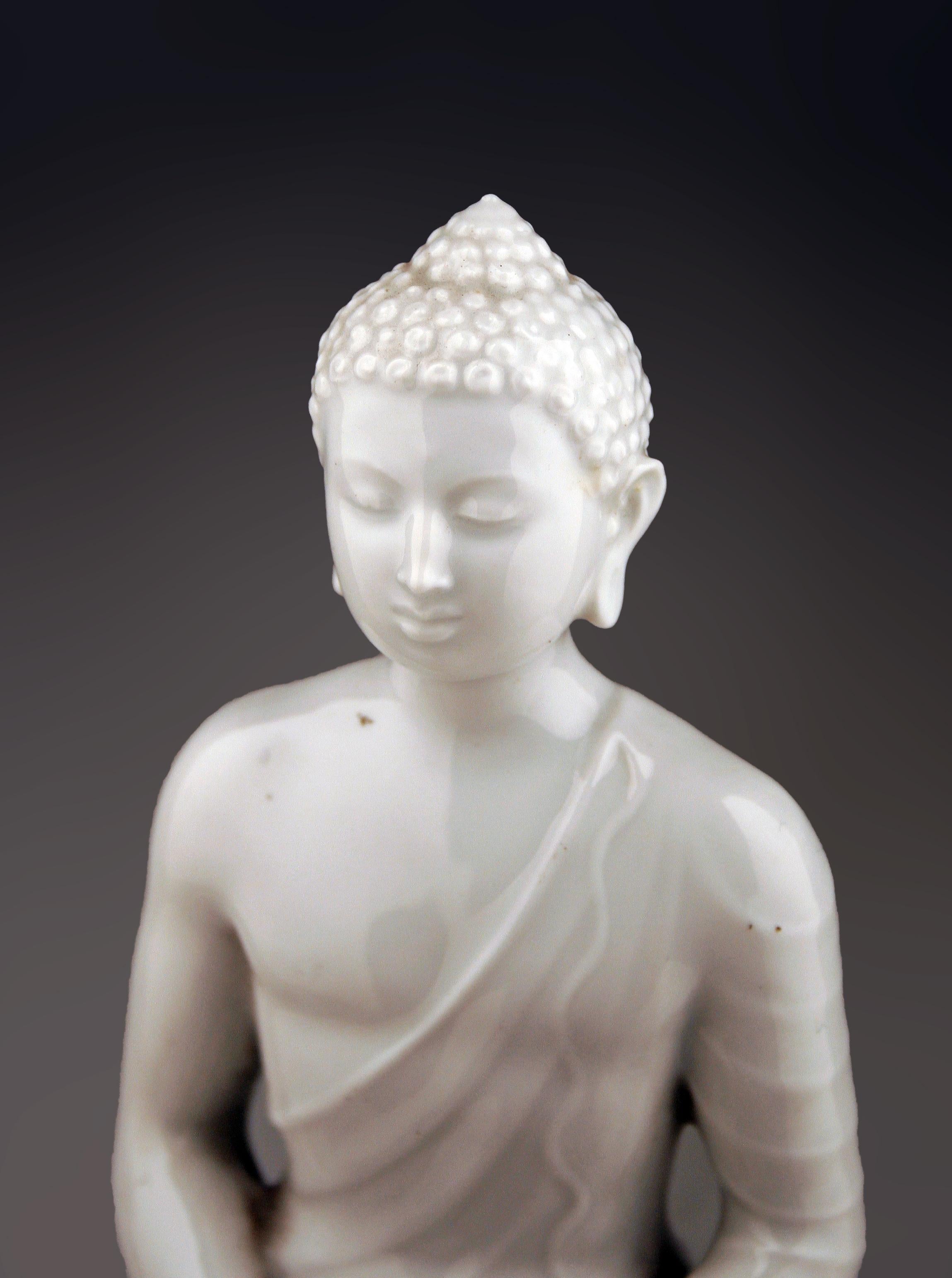 Art Déco German Glazed Porcelain Sculpture of a Sitting Buddha by Rosenthal In Good Condition For Sale In North Miami, FL