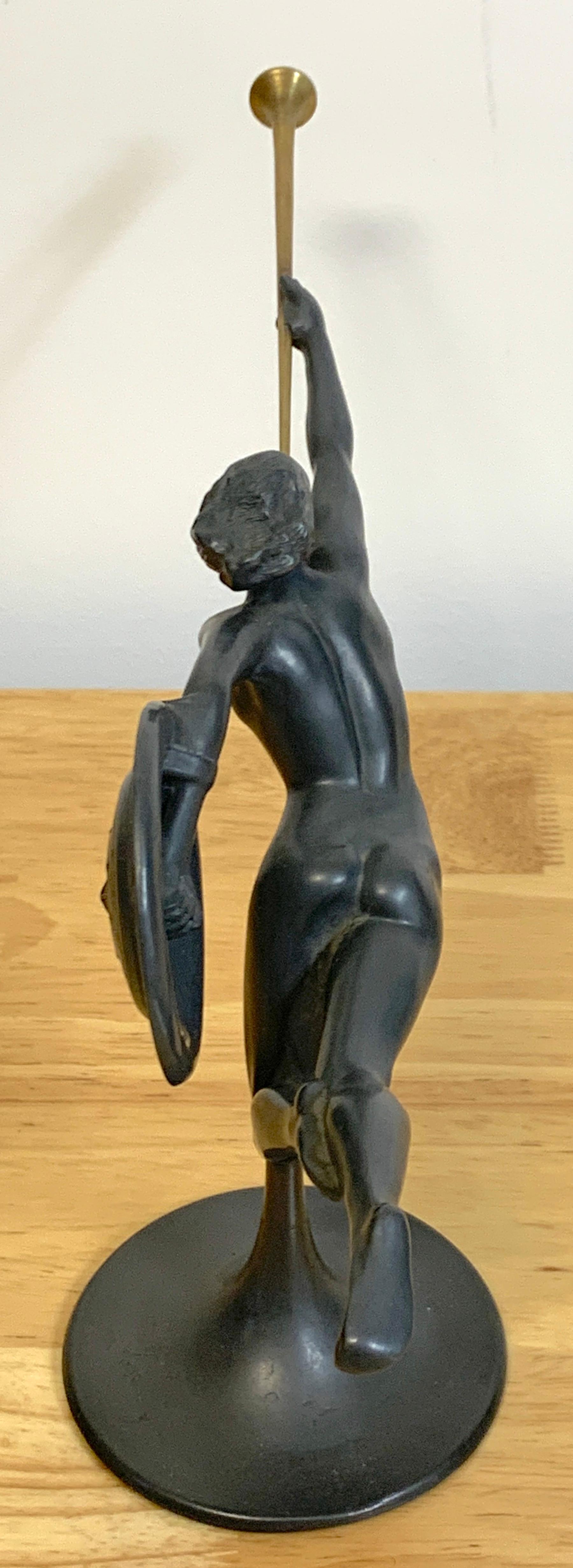 Escultura alegórica alemana Art Déco de estaño y latón atribuida a Kayserzinn en venta 2