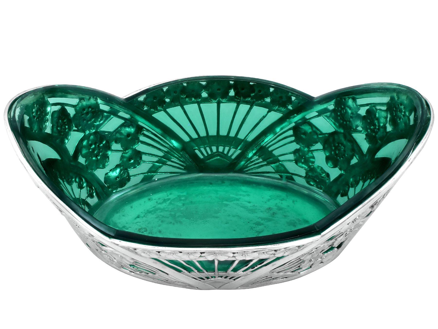 Art Deco German Silver and Green Glass Dish / Centrepiece In Excellent Condition In Jesmond, Newcastle Upon Tyne