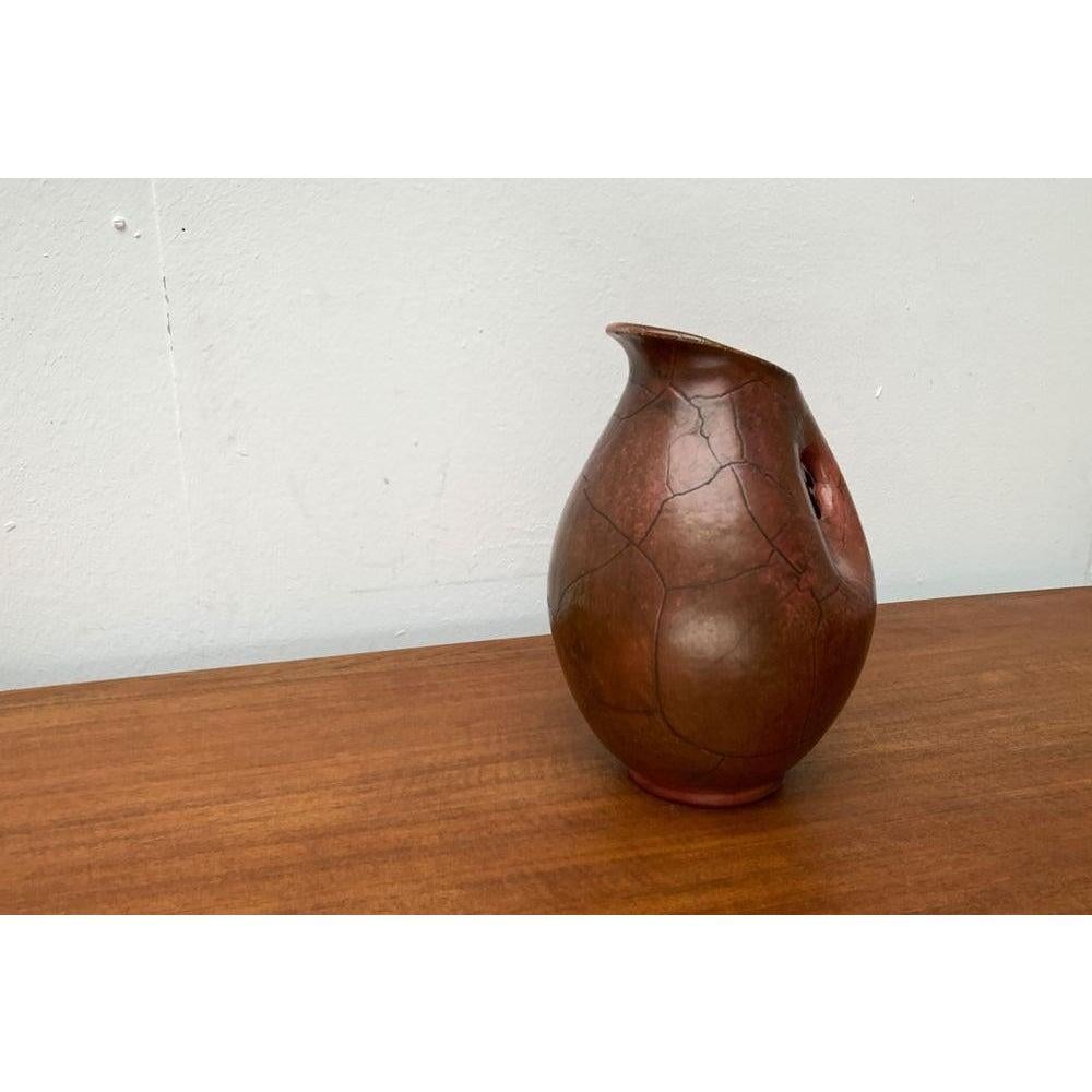 Art Deco German Studio Pottery Jug Carafe with Handle Hole by Paul Dresler for Töpferei Grootenburg, 1940s, in Very Good conditions. Designed 1920 to 1949 This piece has an attribution mark.

Additional information:
Materials: Ceramic
Country of