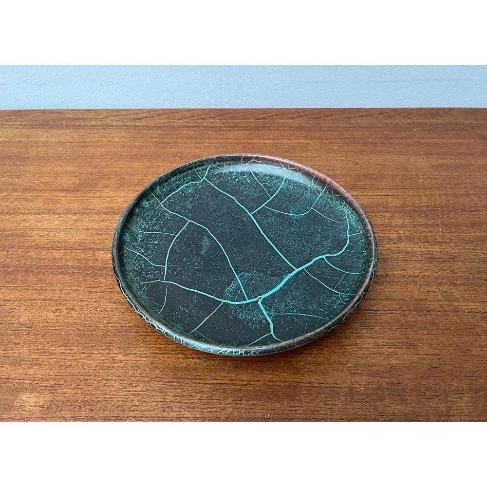 Assiette murale Art déco en poterie de studio allemande par Paul Dresler pour Töpferei Grootenburg, années 1940, en très bon état. Conçu de 1920 à 1949 Cette pièce est attribuée au designer/fabricant mentionné. Il n'y a pas de marque d'attribution