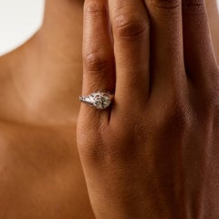 Art Deco GIA 0,91 Karat East West Old Mine Cut Diamant 18k Gold Verlobungsring