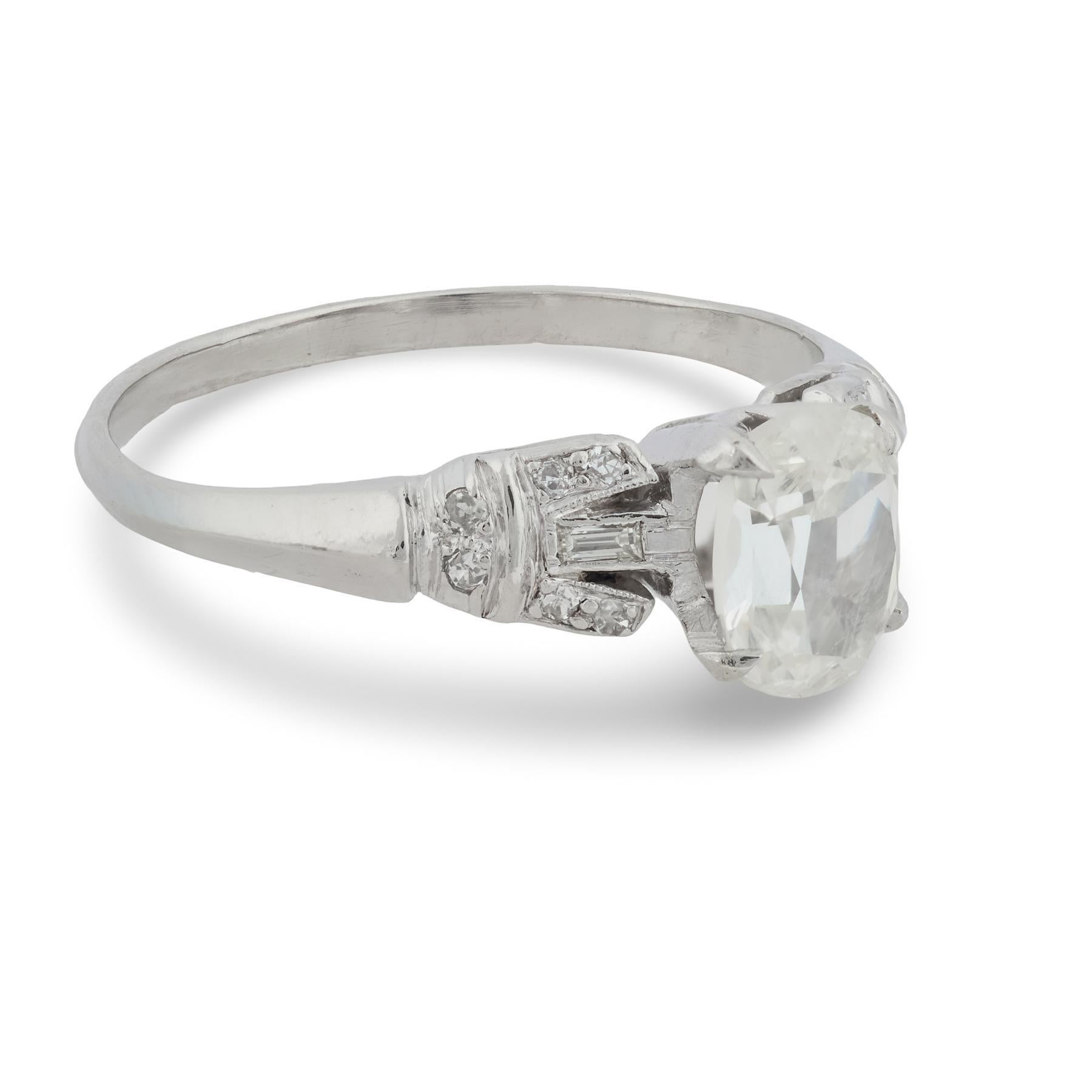 Anello di fidanzamento in platino Art Deco GIA con diamante taglio cuscino da 1,00 carati In condizioni buone in vendita a Beverly Hills, CA