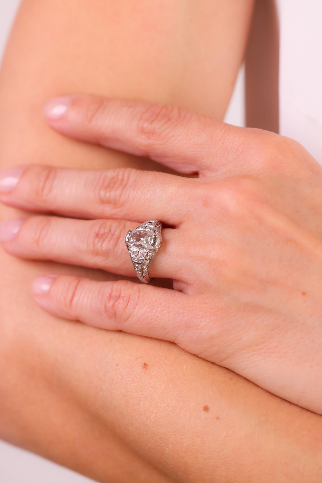 Art Deco GIA 1.01 carat cushion cut diamond platinum ring In Excellent Condition In Beverly Hills, CA