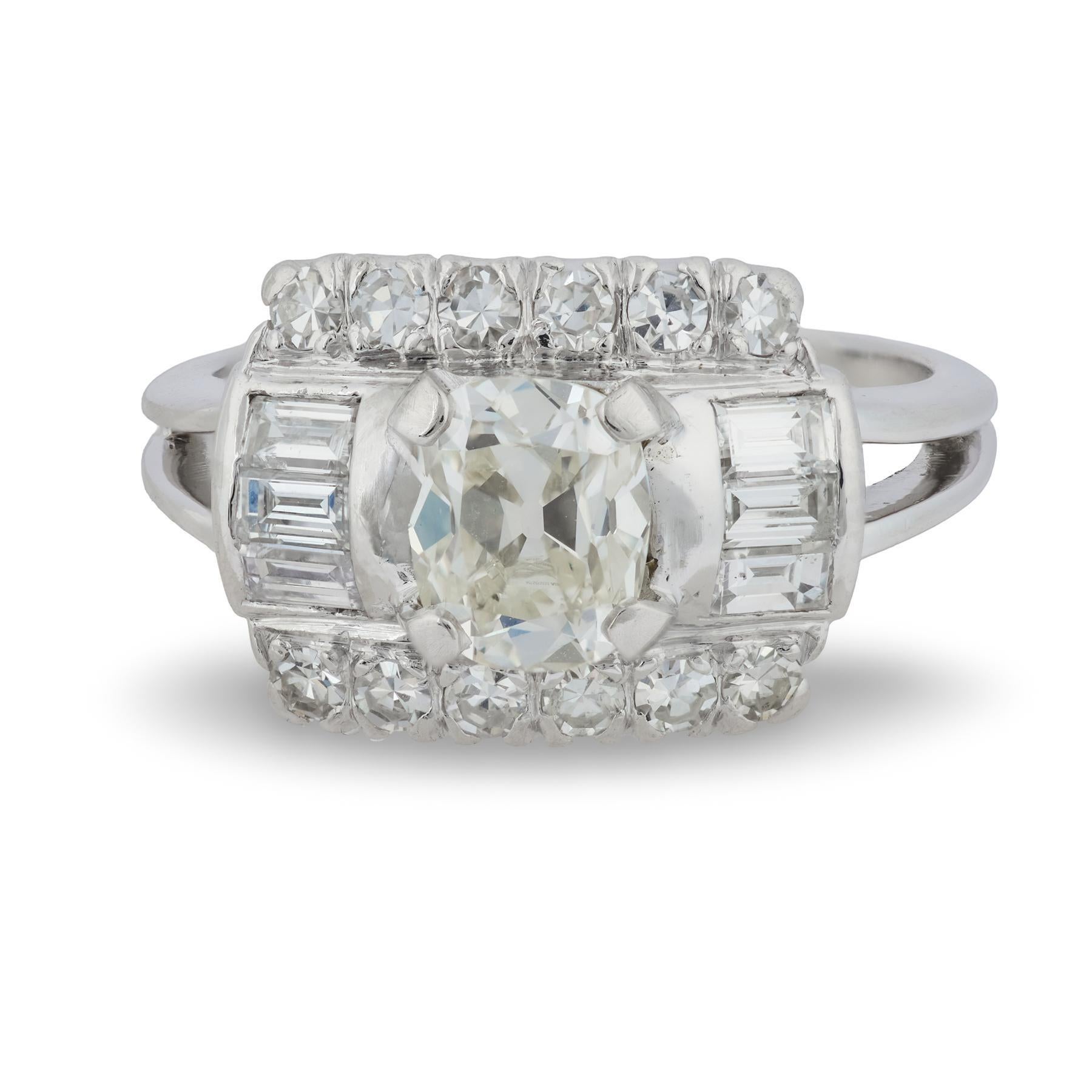 Taille vieille mine Bague de fiançailles Art déco en platine avec diamant taille ancienne de 1.01 carat, certifié GIA en vente