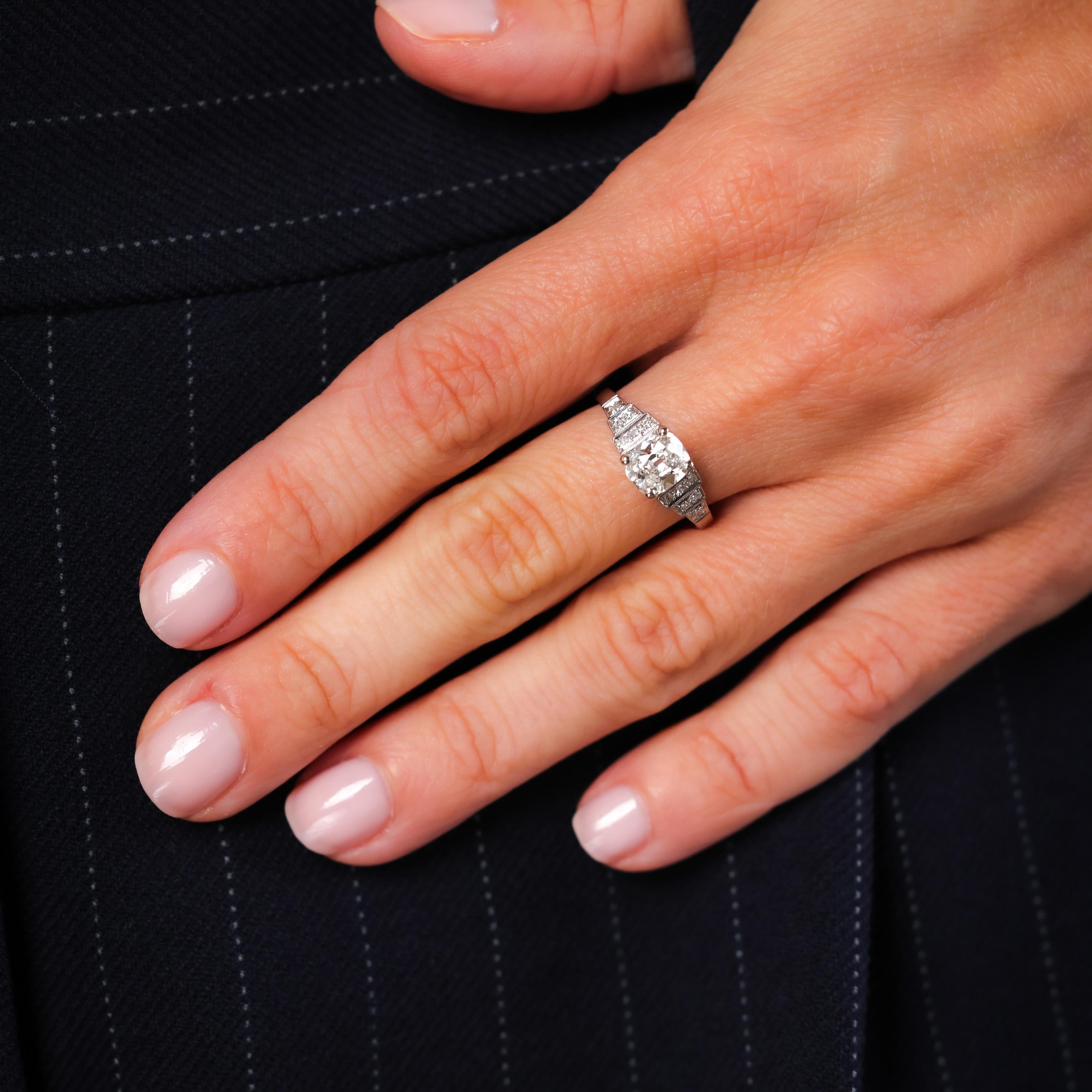 Art Deco GIA 1.01 Carat Old Mine Diamond Platinum Engagement Ring In Excellent Condition For Sale In Beverly Hills, CA