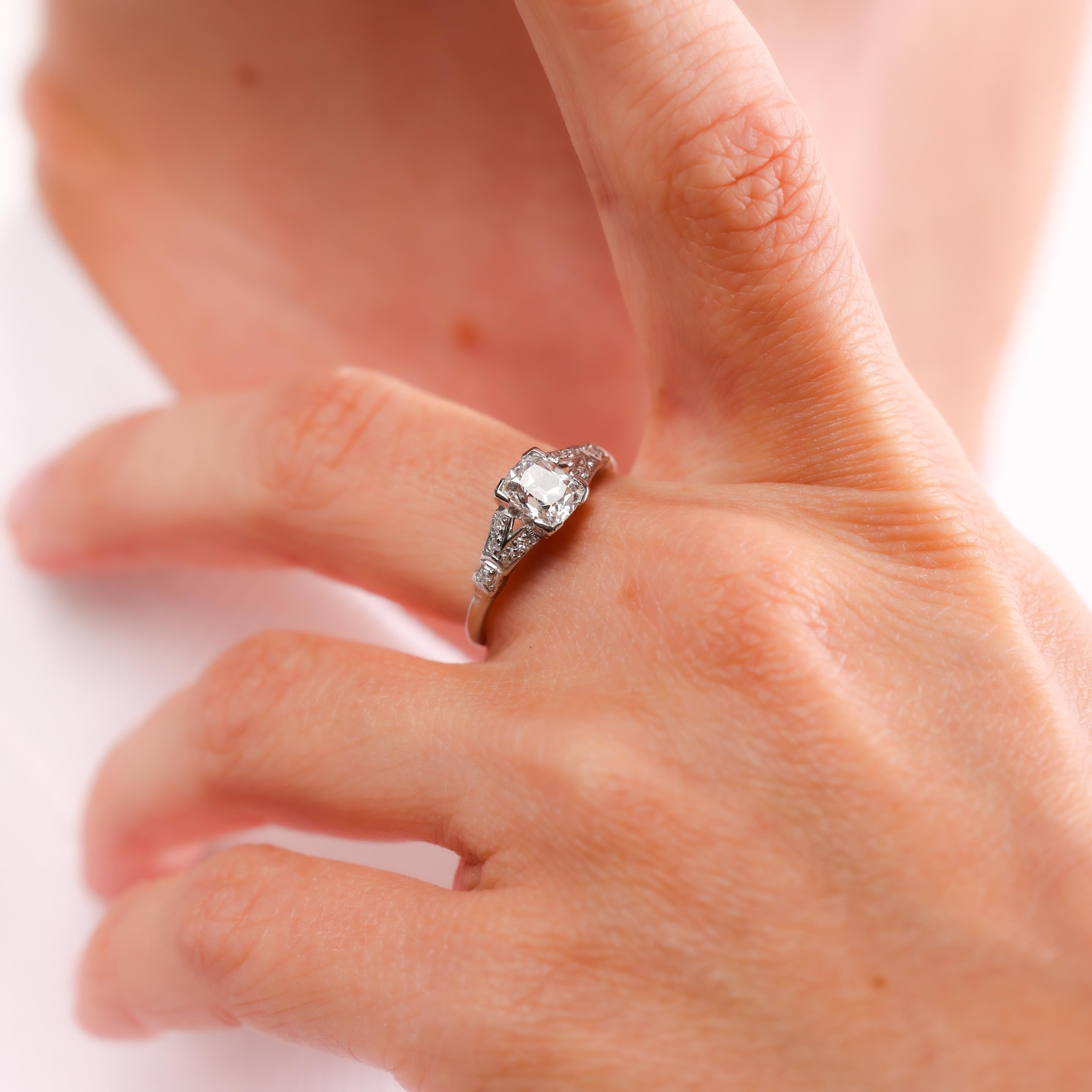 Art Deco GIA 1.03 carat old mine cut diamond platinum engagement ring In Excellent Condition For Sale In Beverly Hills, CA