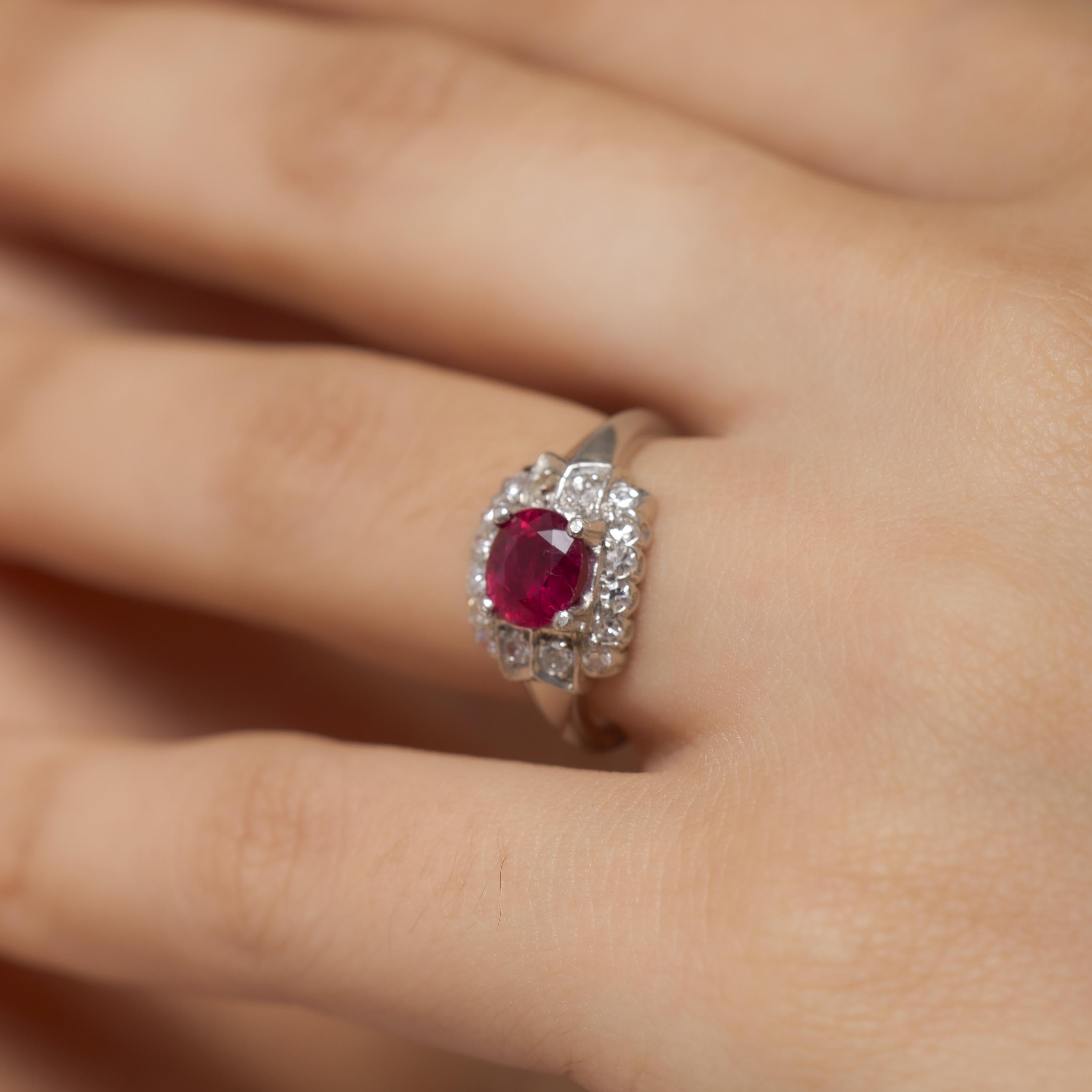 De las mujeres Art Deco GIA 1.15 carat ruby diamond platinum ring en venta