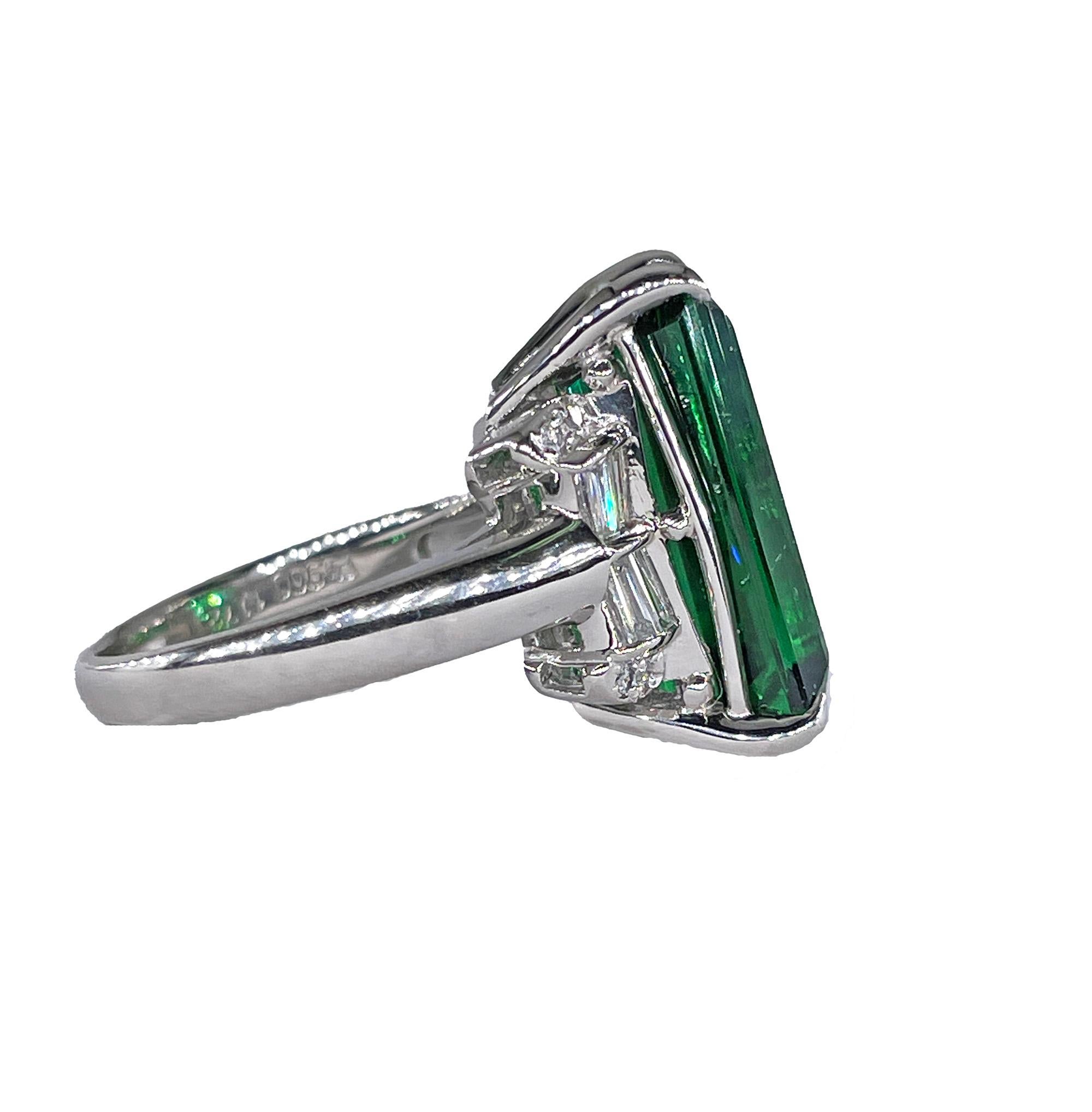 Art Deco GIA 12.18ctw Green Tourmaline Diamond Platinum Vintage Cocktail Ring In Good Condition For Sale In New York, NY