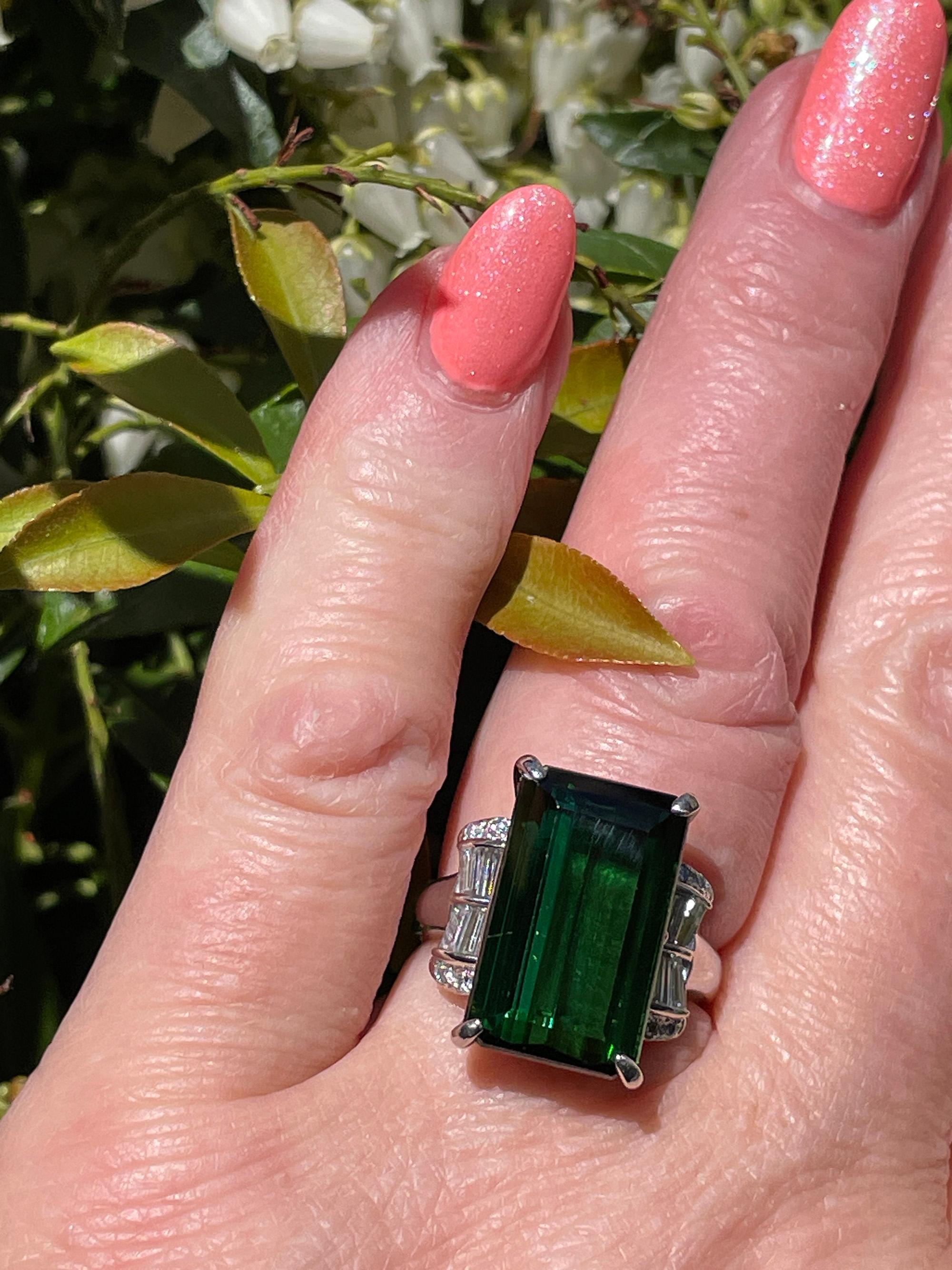 Art Deco GIA 12.18ctw Green Tourmaline Diamond Platinum Vintage Cocktail Ring For Sale 3