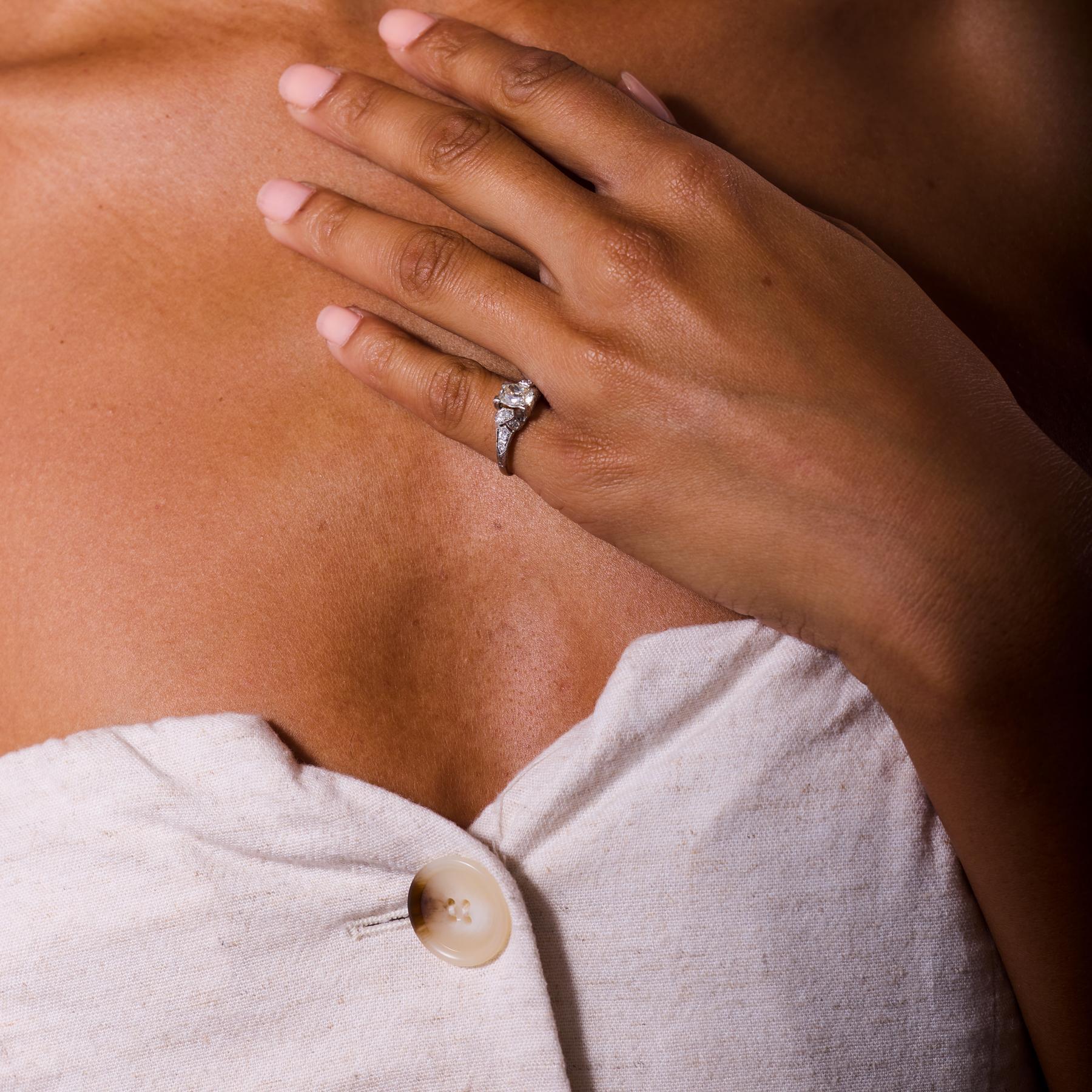 Bague de fiançailles Art déco en platine avec diamant taille ancienne de 1.22 carat, certifié GIA Bon état - En vente à Beverly Hills, CA