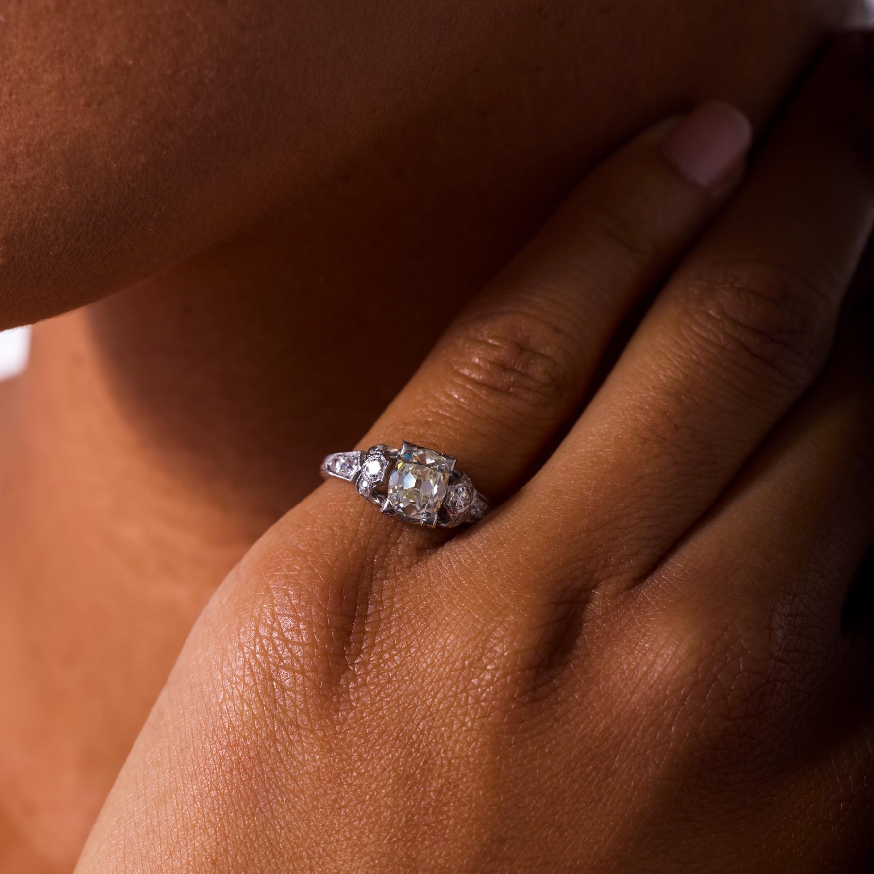 Bague de fiançailles Art déco en platine avec diamant taille ancienne de 1.22 carat, certifié GIA en vente 1