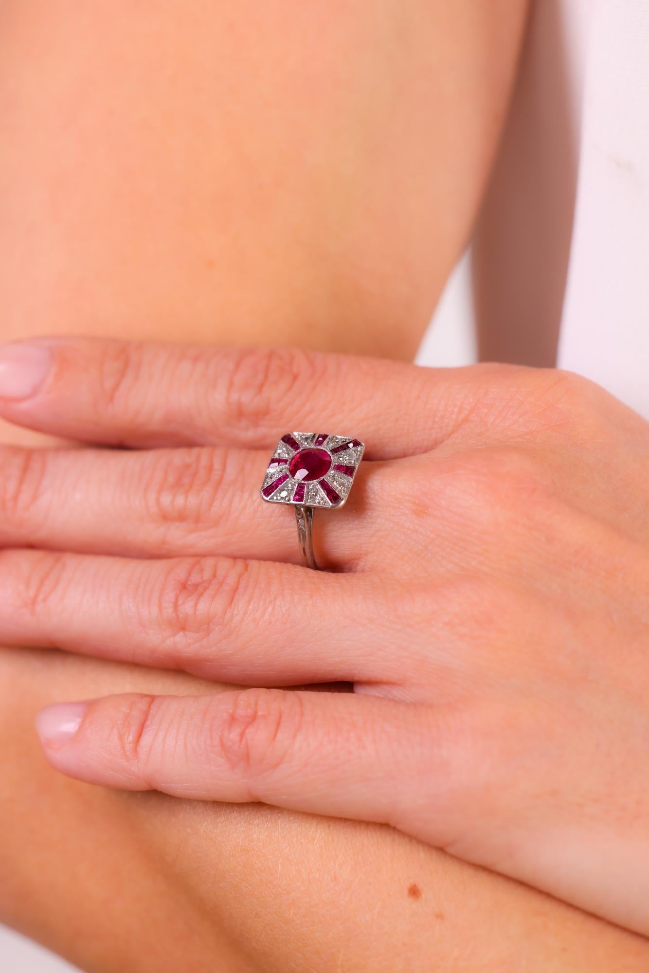 Bague en platine Art déco GIA 1,30 carat rubis diamant Excellent état à Beverly Hills, CA