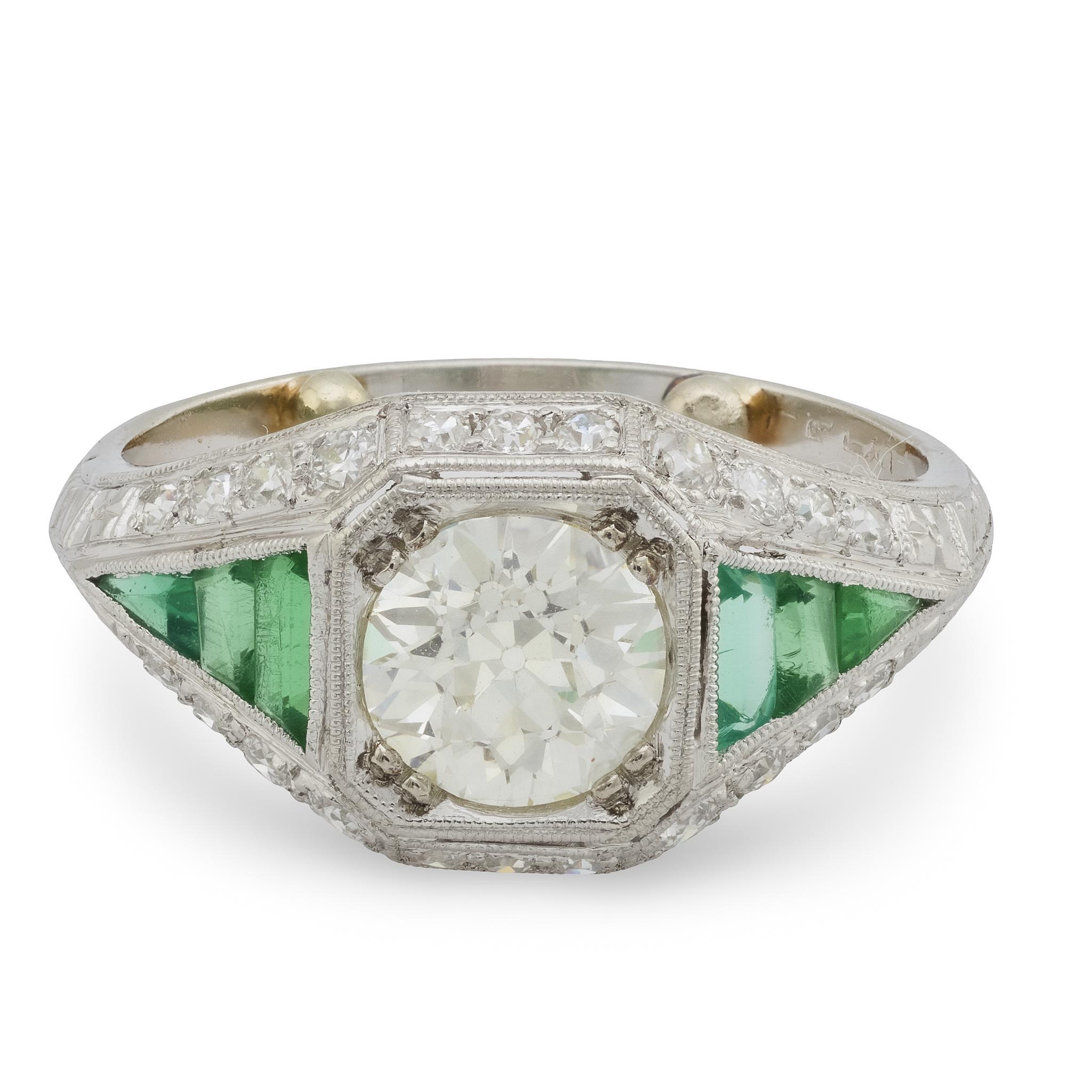 Taille vieille Europe Bague de fiançailles Art déco GIA 1.31 carats diamant émeraude platine en vente