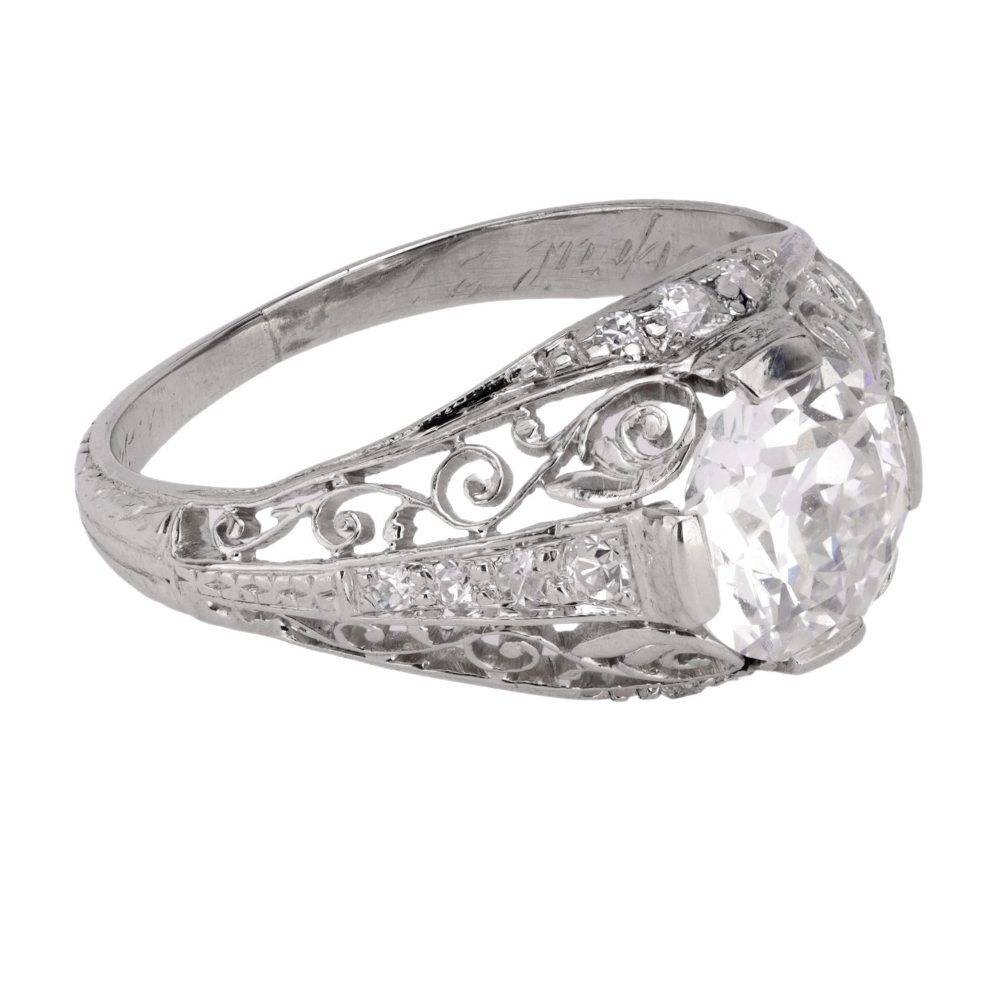 Taille vieille Europe Bague de fiançailles Art déco en platine avec diamant taille européenne ancienne de 1,37 carat certifié GIA en vente