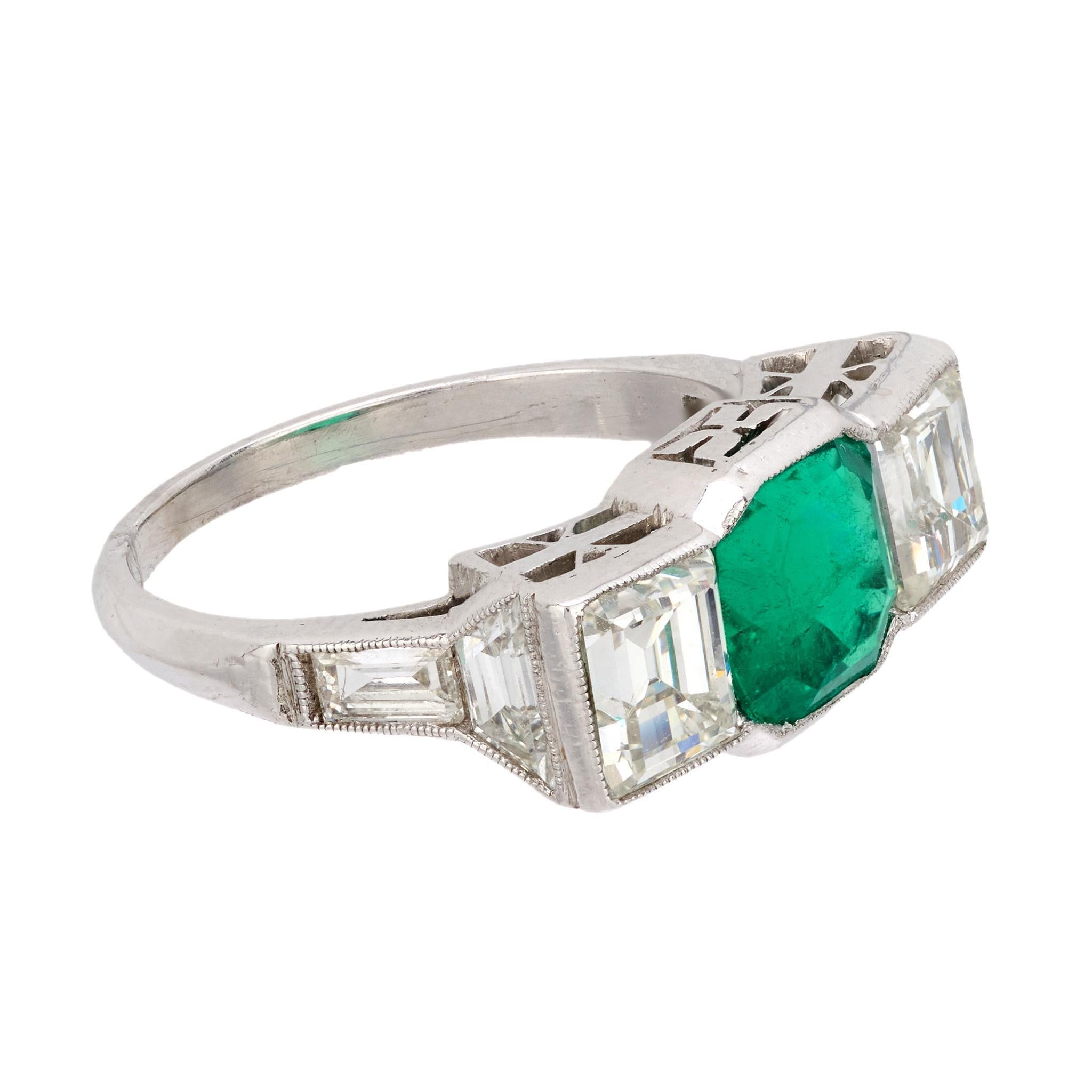 Art Deco GIA 1.40 carat Colombian emerald diamond platinum ring In Good Condition In Beverly Hills, CA