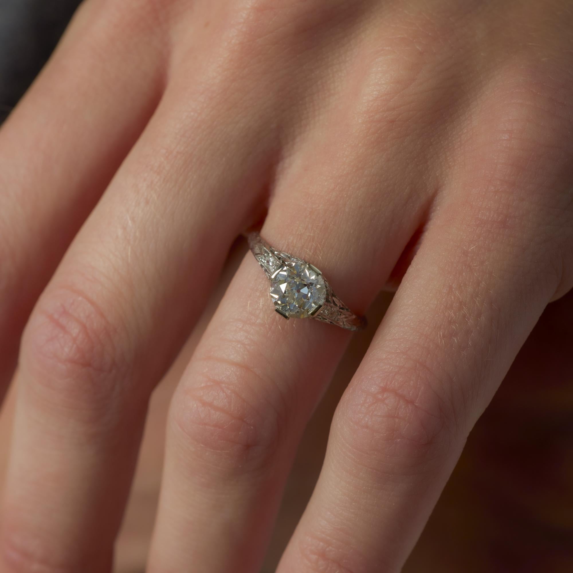 Taglio antico europeo Anello di fidanzamento in platino con diamante Art Deco GIA da 1.47 carati in vendita