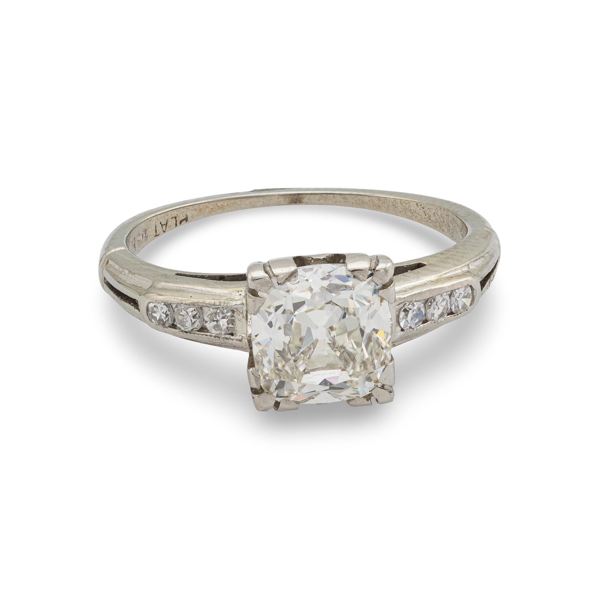 Taille vieille mine Bague de fiançailles Art déco en platine avec diamant taille ancienne de 1.52 carat, certifié GIA en vente
