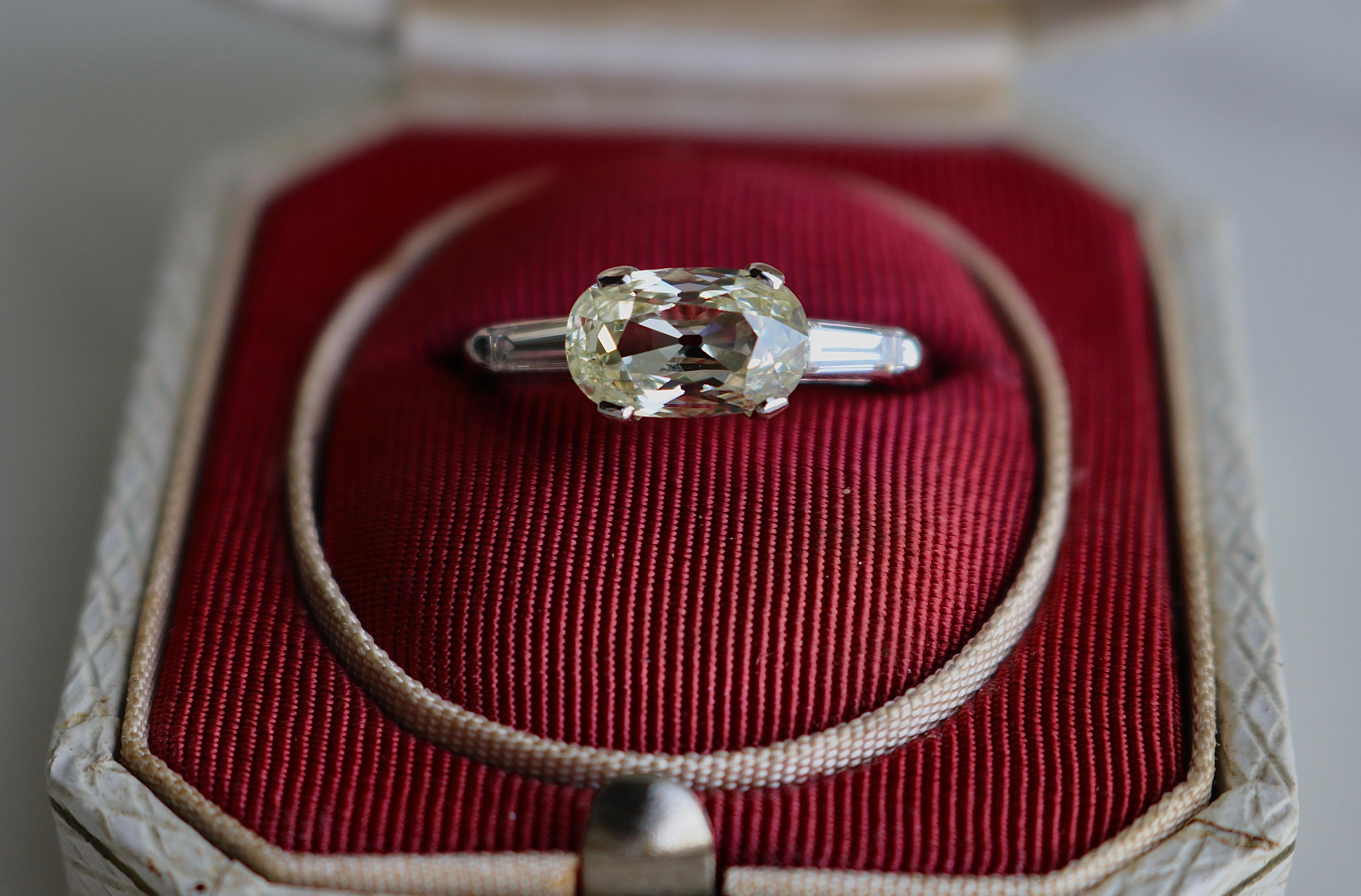 Art Deco GIA 1.52 Carat Old Mine Cut Diamond Platinum Ring 1