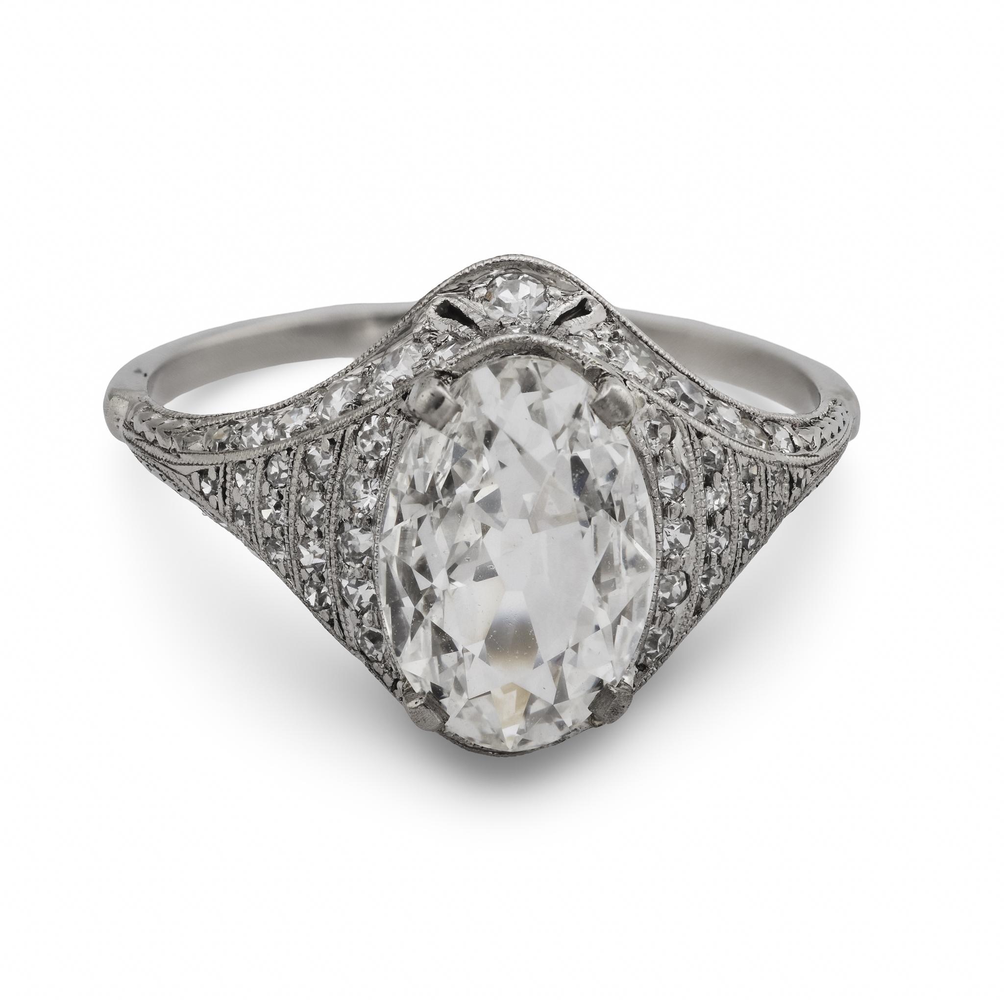 Taille ovale Bague de fiançailles en platine Art déco GIA 1,52 carat diamant taille ovale en vente