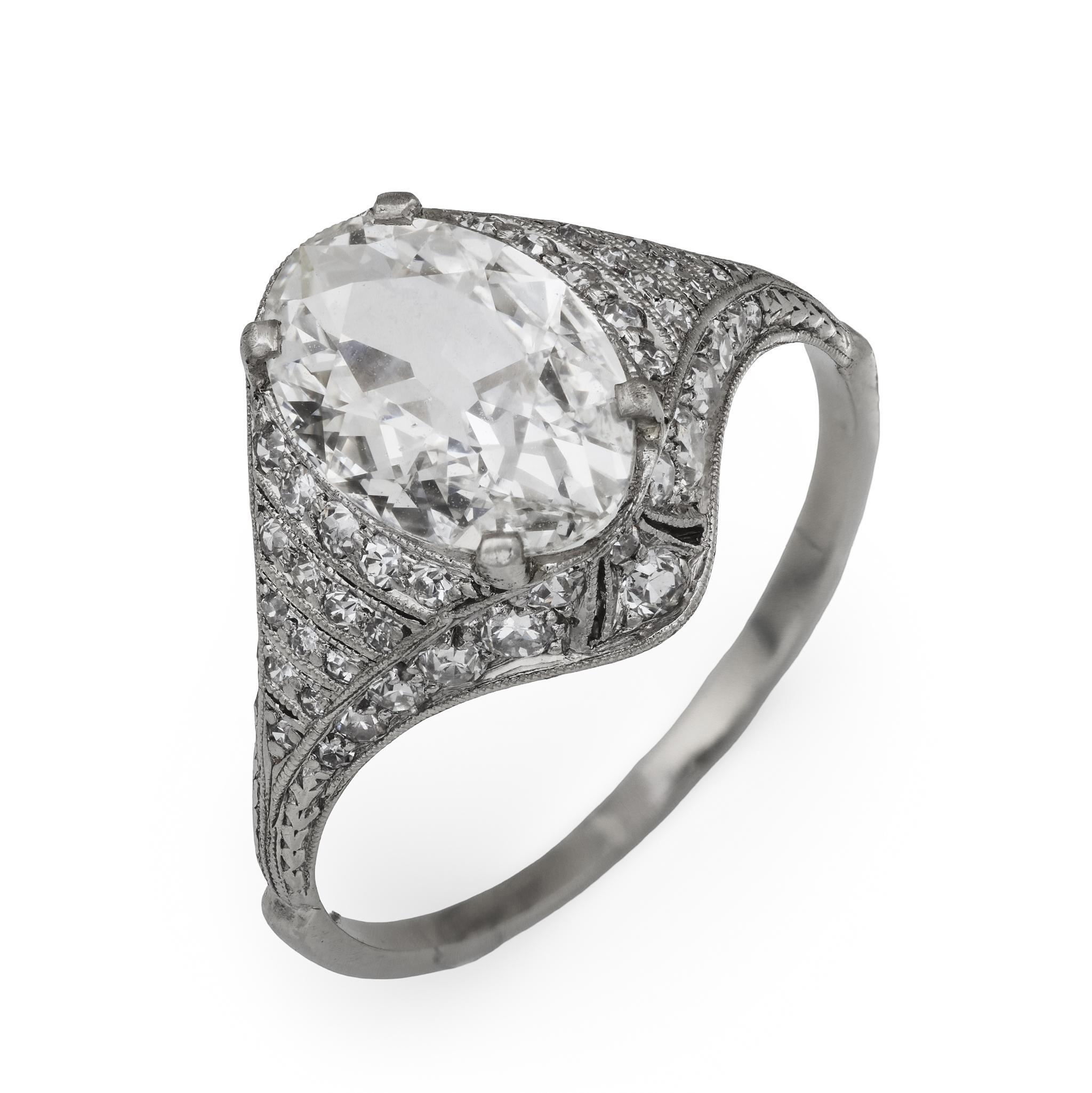 Bague de fiançailles en platine Art déco GIA 1,52 carat diamant taille ovale en vente