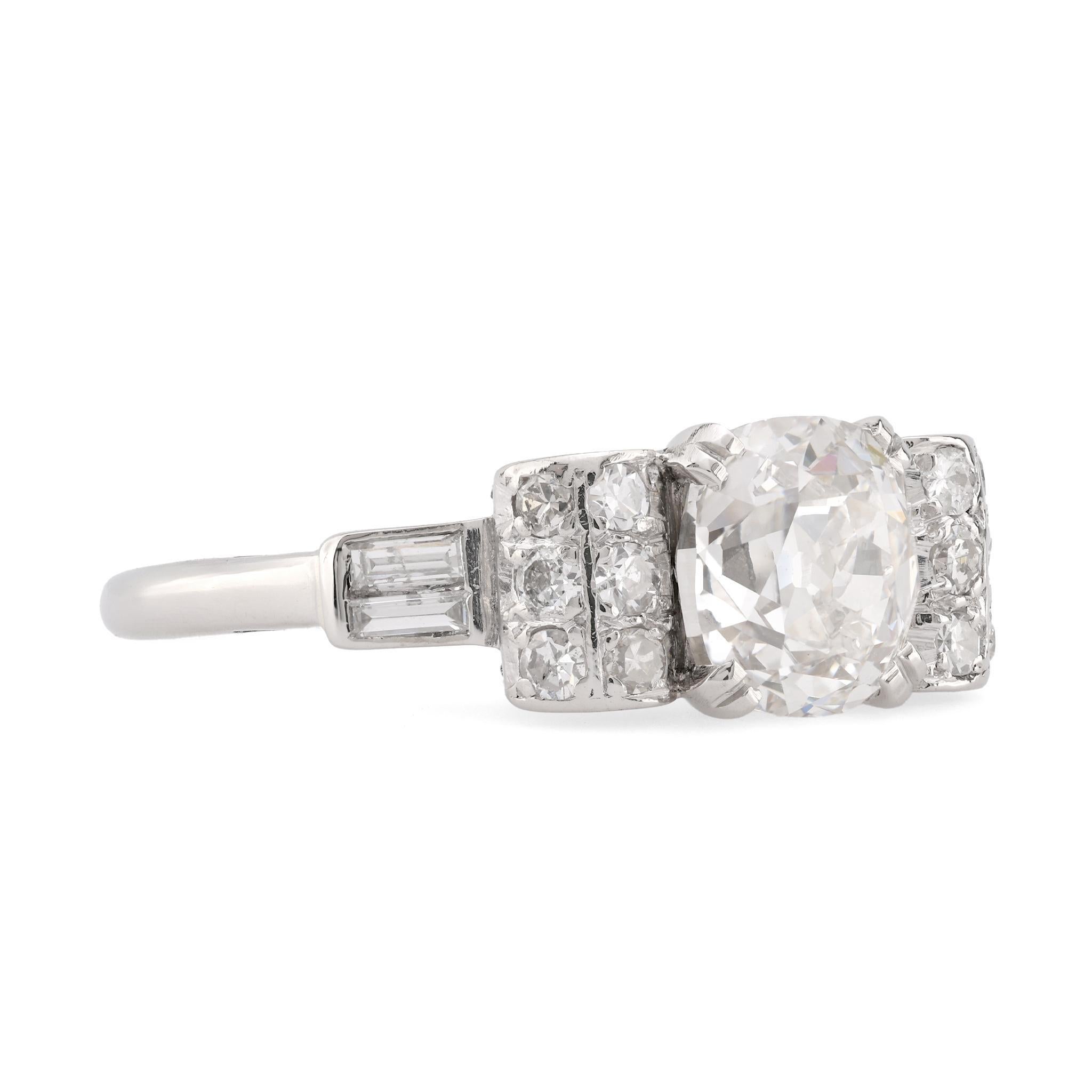 Taille coussin Bague de fiançailles Art déco avec diamant taille coussin de 1,54 carat certifié GIA en vente