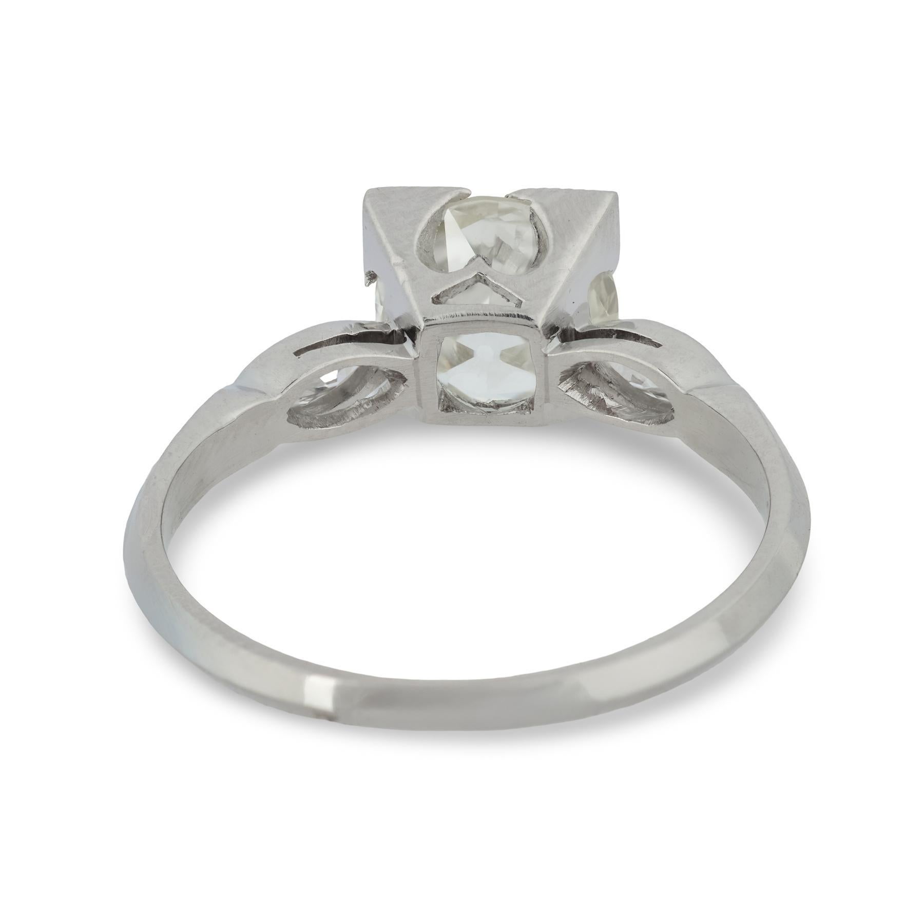 Anello di fidanzamento in platino con diamante vecchio taglio europeo Art Deco GIA da 1.56 carati in vendita 1