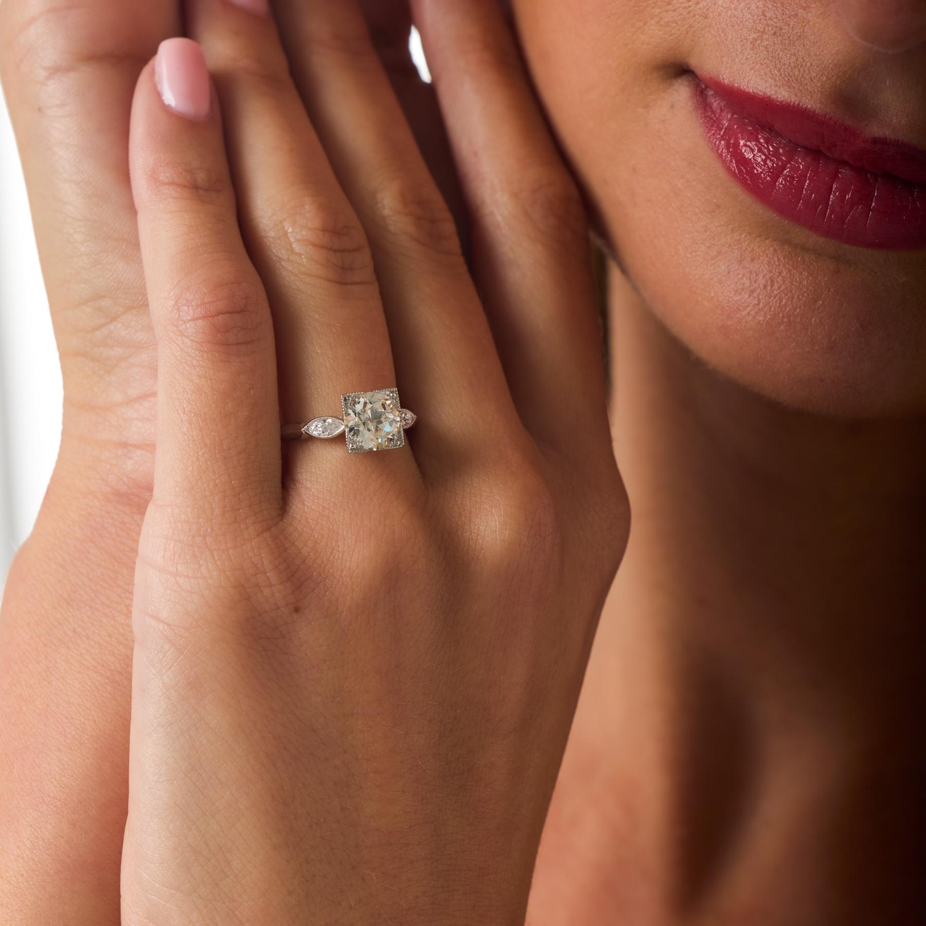 Anello di fidanzamento in platino con diamante vecchio taglio europeo Art Deco GIA da 1.56 carati in vendita 2