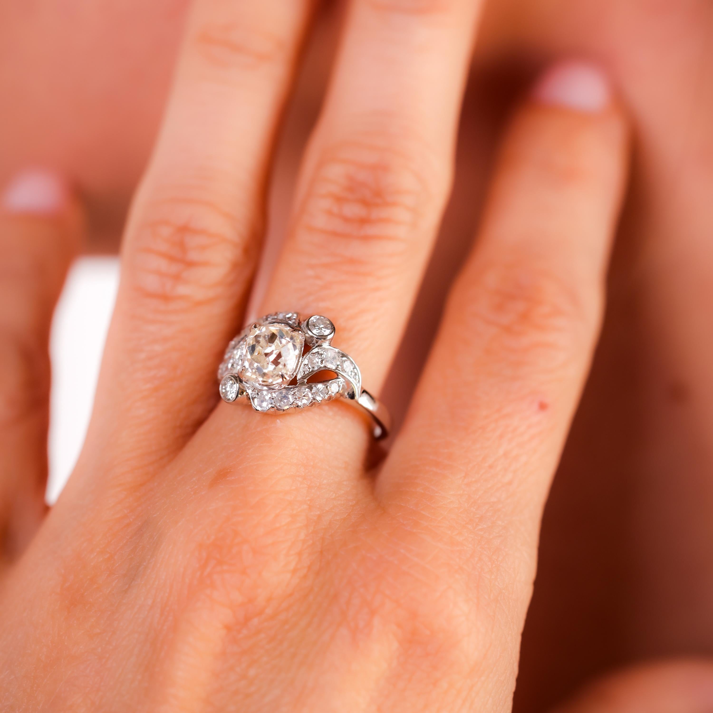 Platinring mit GIA 1.66 Karat Diamant im Altminenschliff im Art déco-Stil im Zustand „Hervorragend“ in Beverly Hills, CA