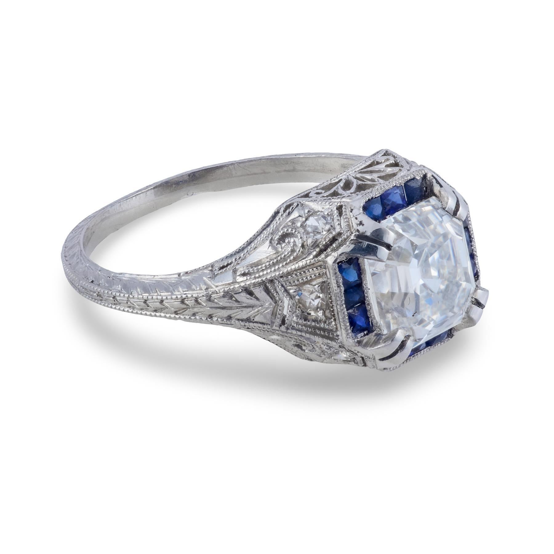 Bague de fiançailles en platine Art déco GIA 1.90 carat Asscher cut diamond spphire Pour femmes en vente