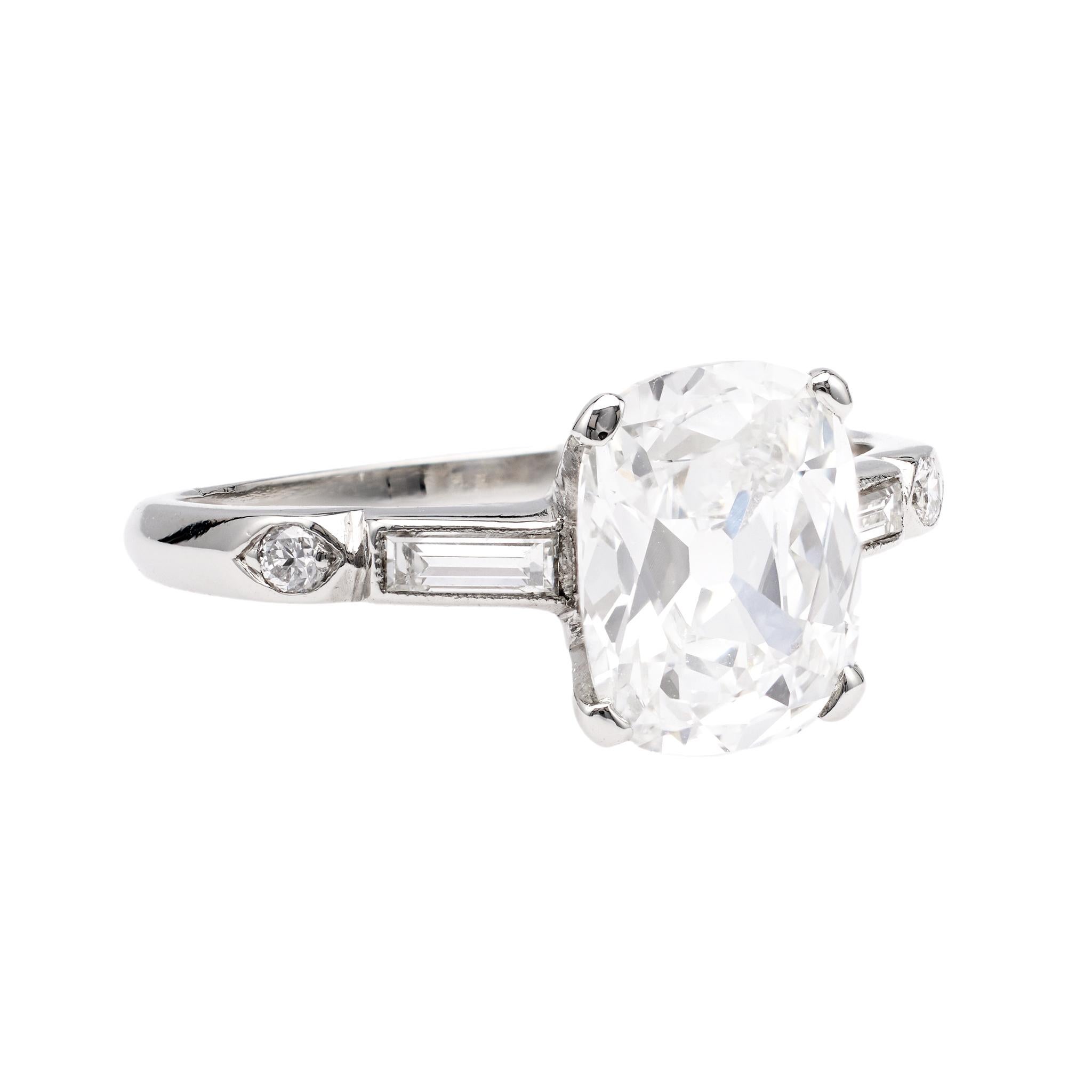 Bague Art déco avec diamant taille coussin de 1,95 carat certifié GIA Unisexe en vente