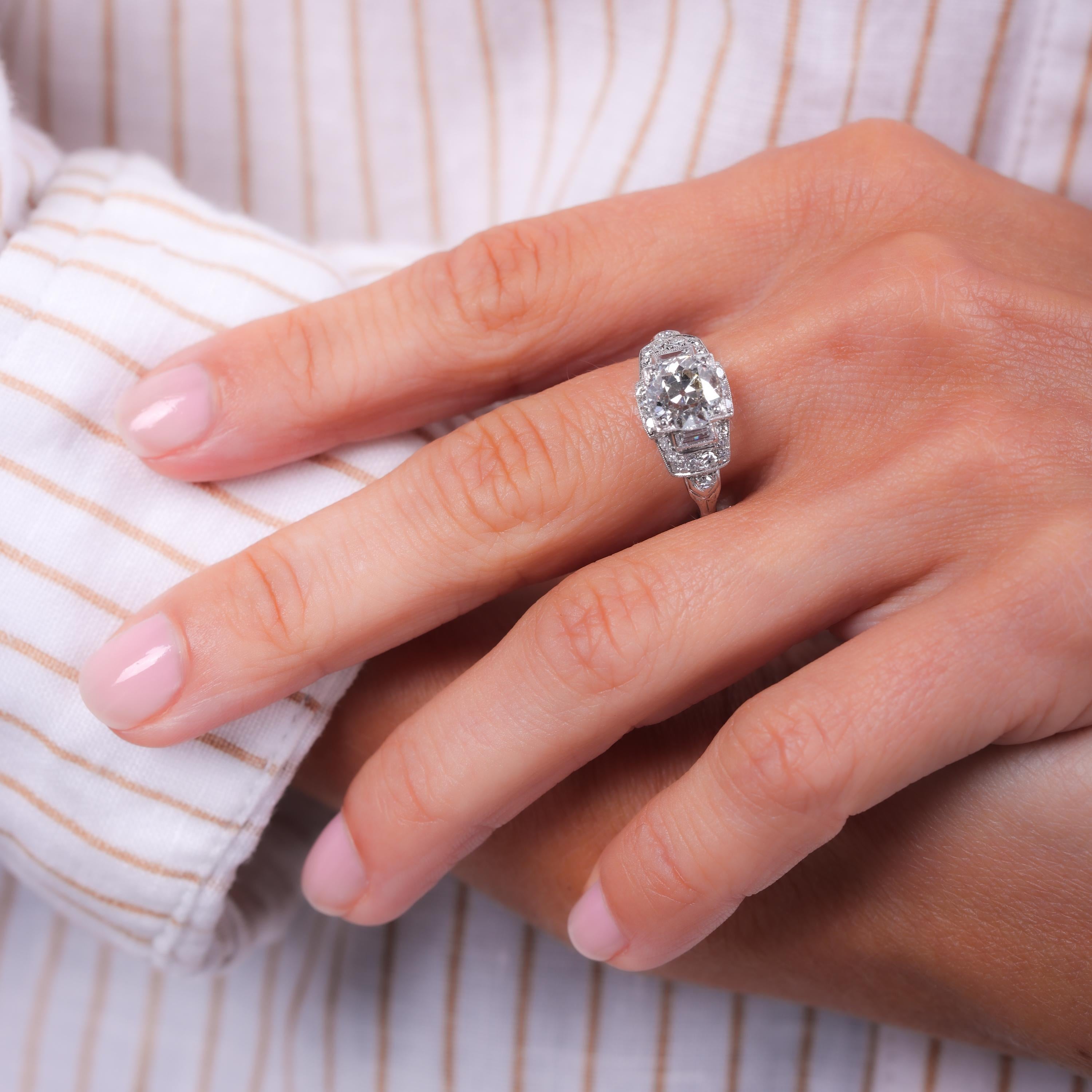 Platinring mit GIA 2.05 Karat Diamant im alteuropäischen Schliff im Art déco-Stil im Zustand „Hervorragend“ im Angebot in Beverly Hills, CA