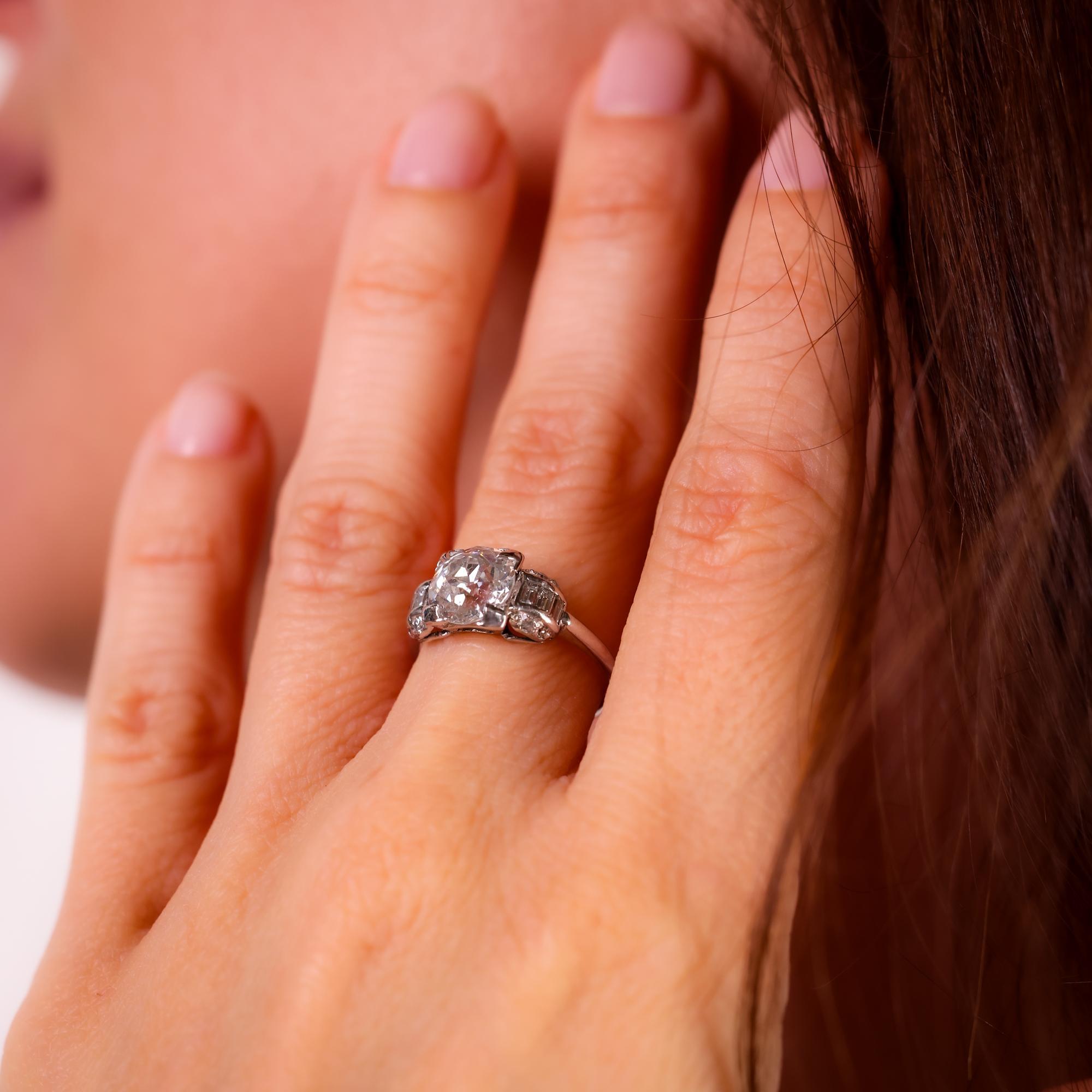 Bague de fiançailles Art déco en platine avec diamant taille européenne ancienne de 2,10 carats certifié GIA Excellent état à Beverly Hills, CA