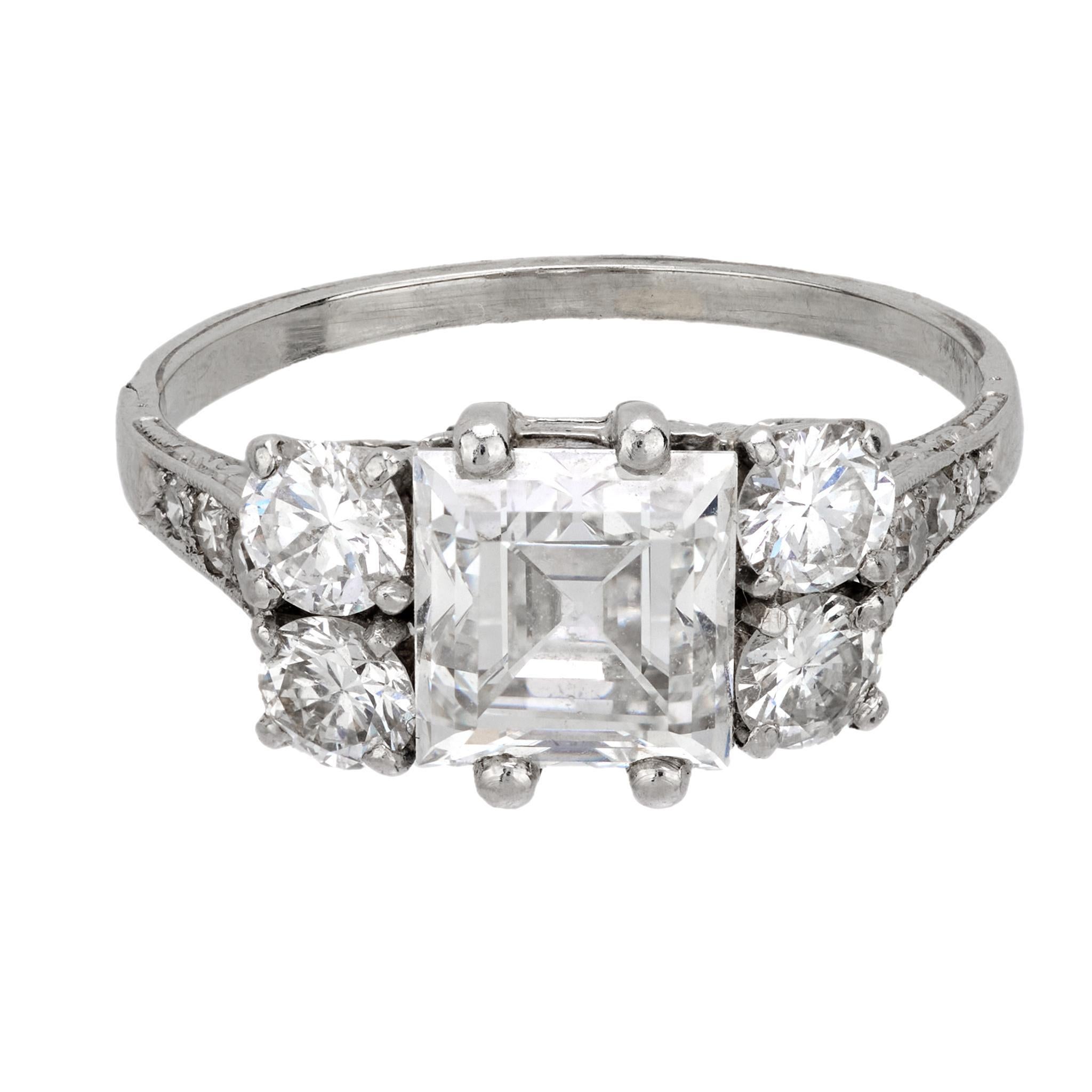 Art Déco Anello Art Deco GIA con diamante taglio Carré da 2,14 carati in oro bianco 18 carati in vendita