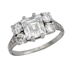 Art Deco GIA 2,14 Karat Diamant mit Carré-Schliff 18k Weißgold Ring